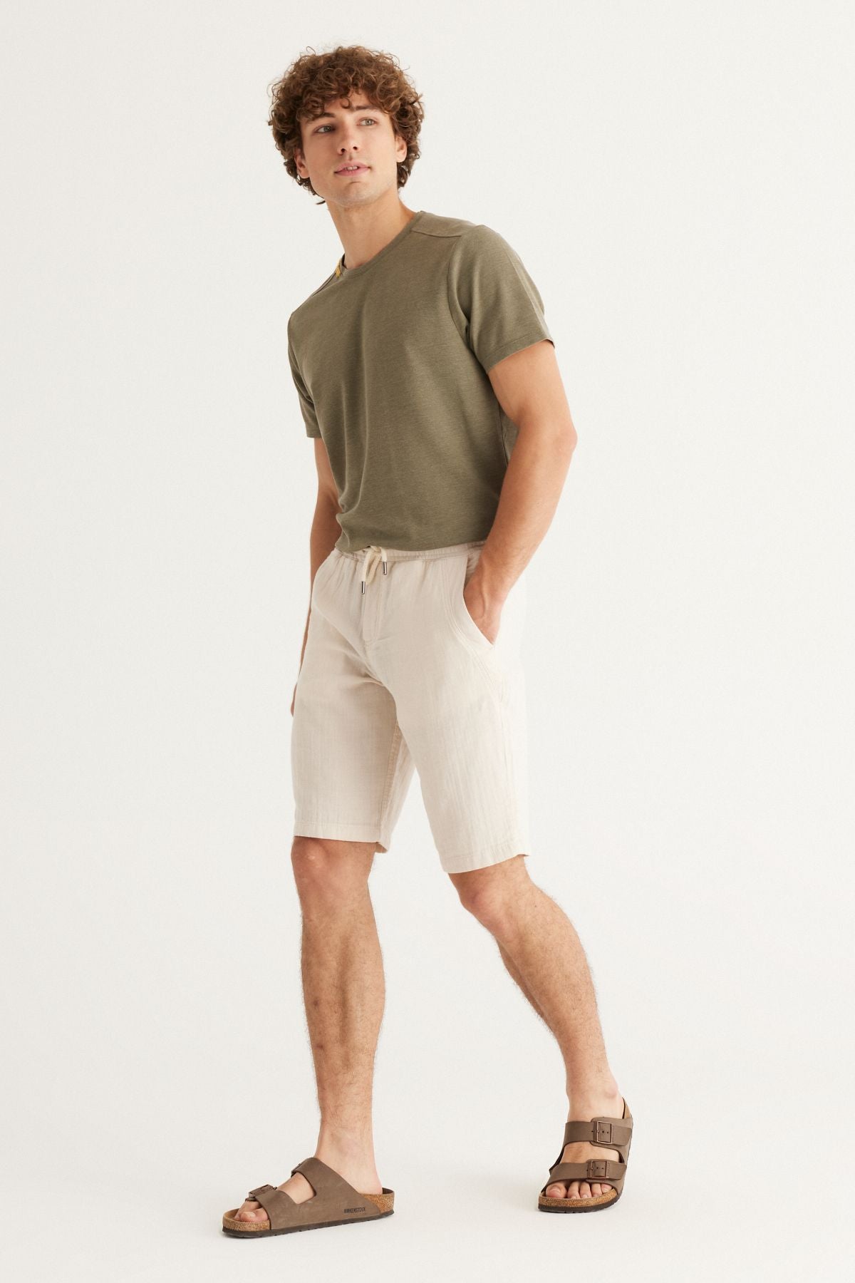 Men's Beige Slim Fit Narrow Cutting Side Pocket 100 %Cotton Muslin Patterned Shorts
