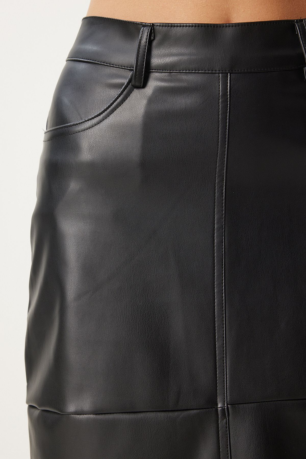 Female black slit artificial leather pencil skirt FN03351