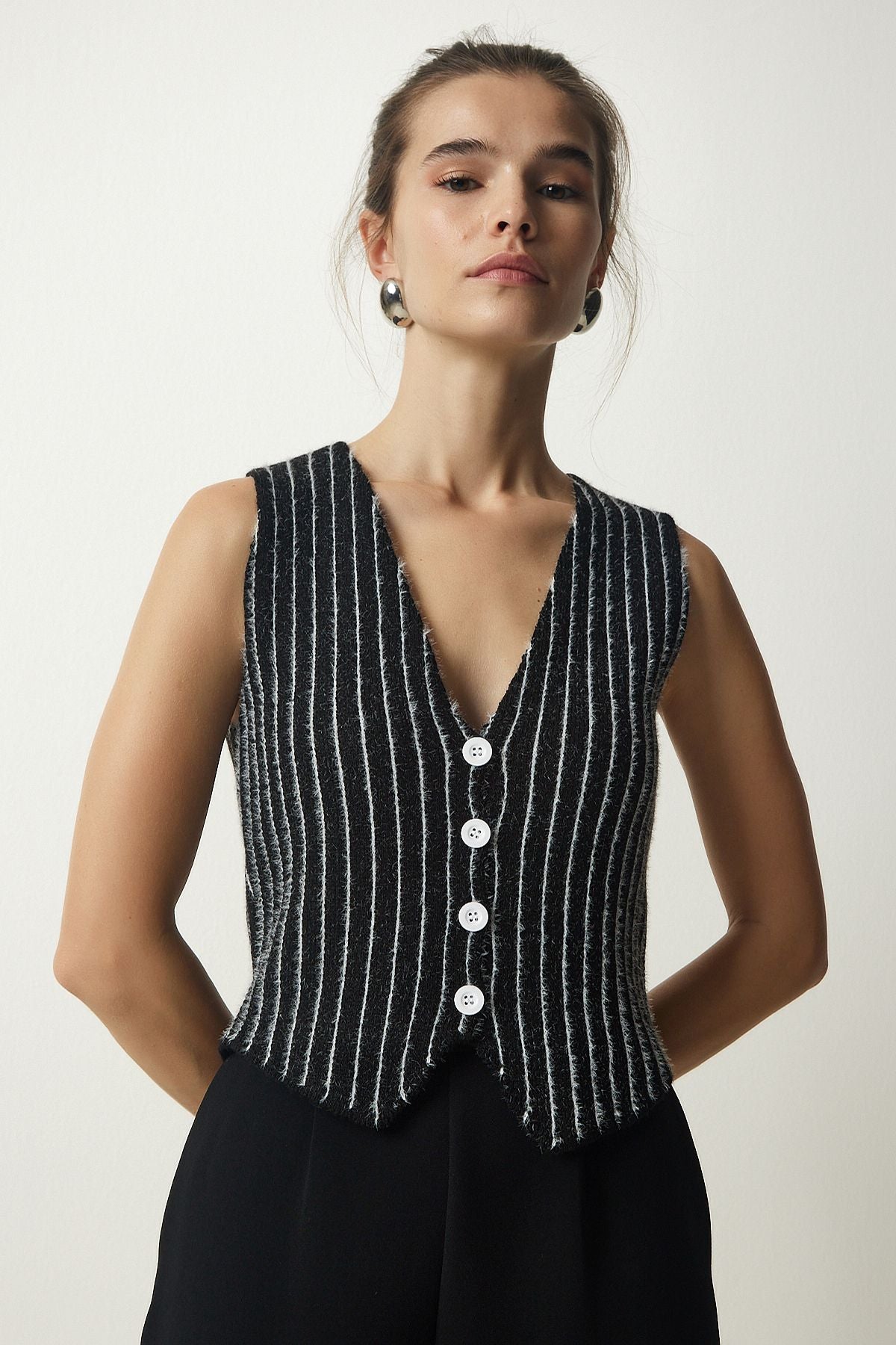 WOMEN BLACK striped Reddon Knitwear Vest WF00058