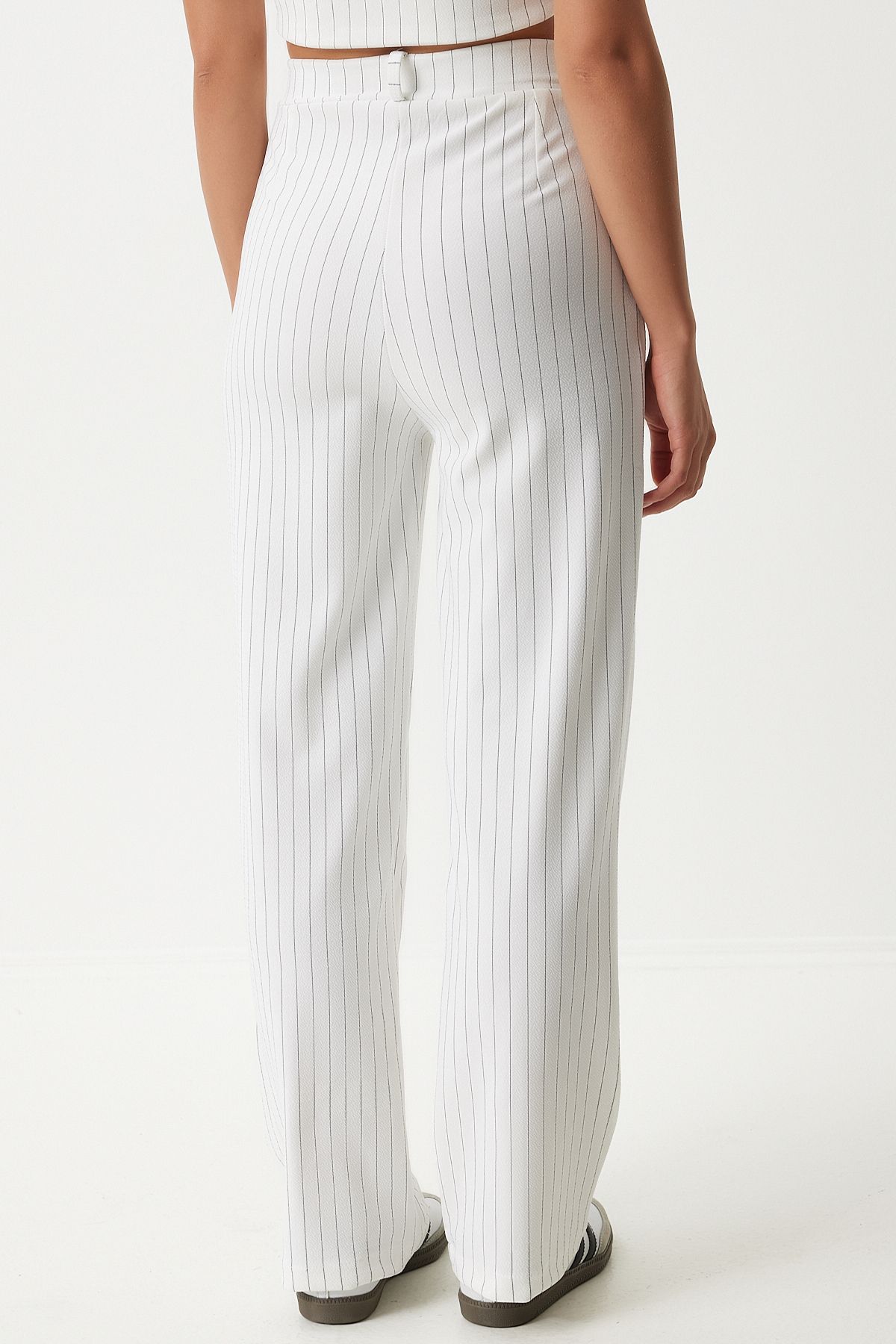 Woman White Fine striped knitted vest pants set Mc00287