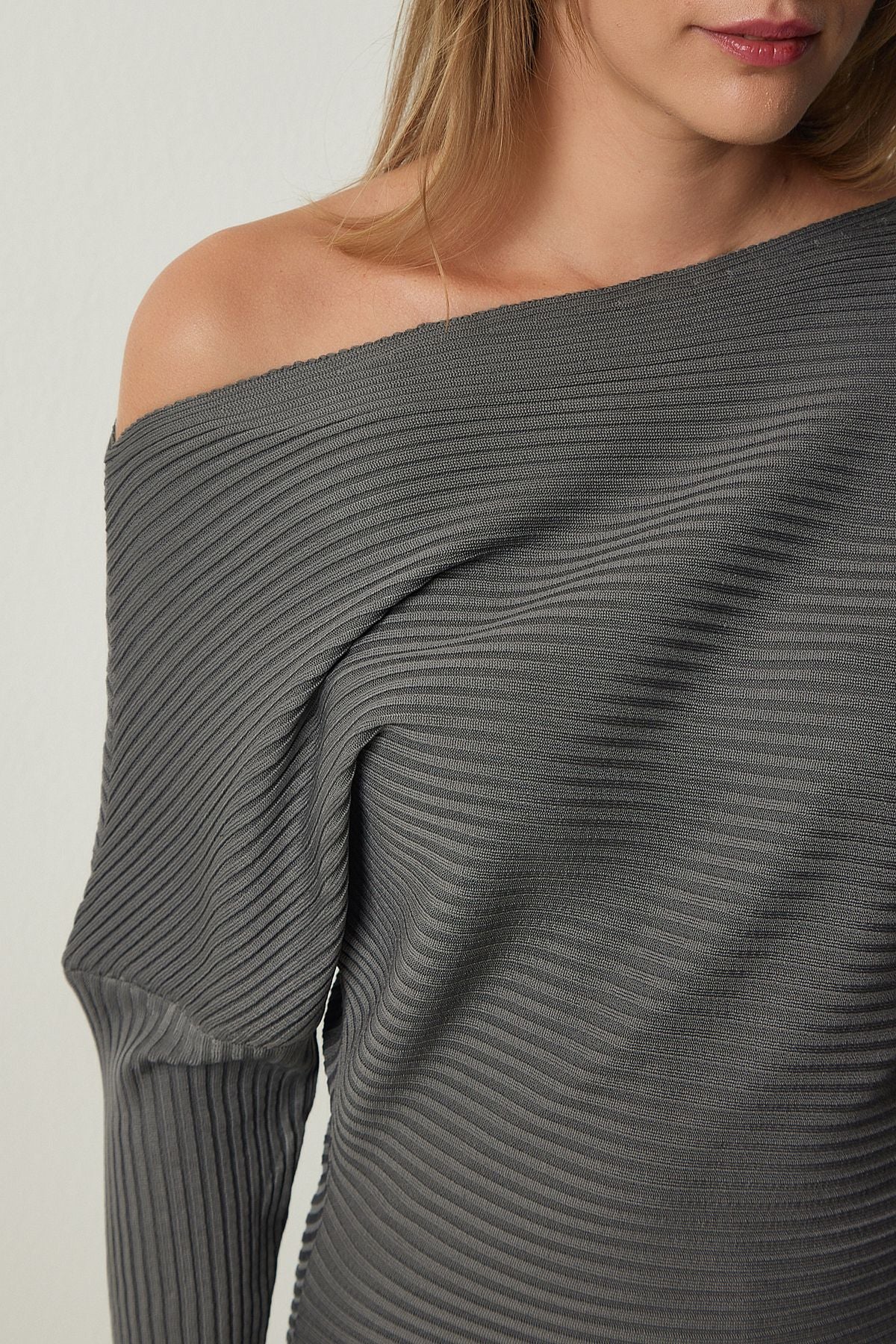 Female anthracite asymmetrical collar wick sweater FN03138
