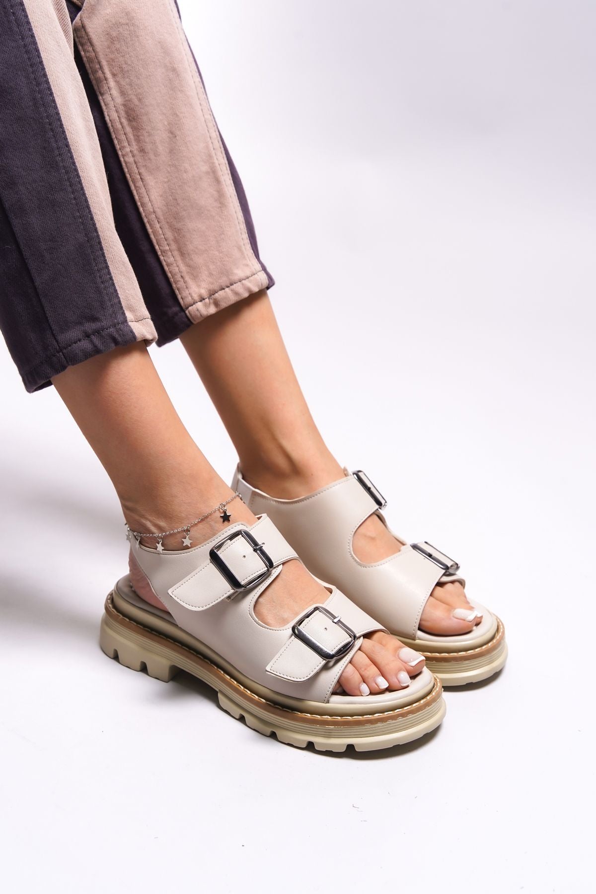 Valeduhr Woman Sandals 0012791 Beige