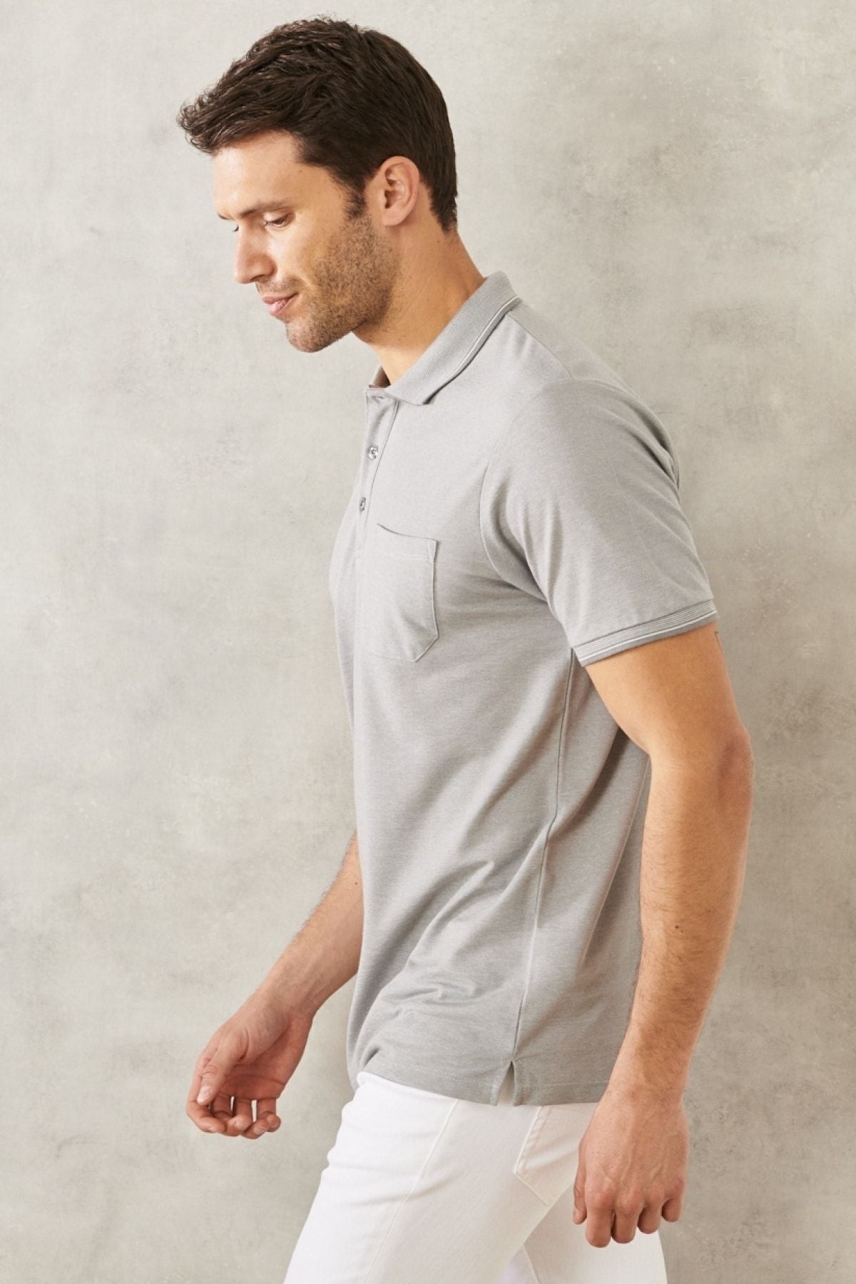 Men -drawn cotton fabric regular fit comfortable cut gray curved polo collar pocket t -shirt