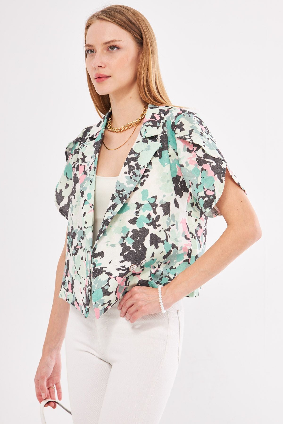 Women's Cagla Green Linen-Looking Patterned Top Slit Crop Short Sleeve Jacket ARM-24Y001095