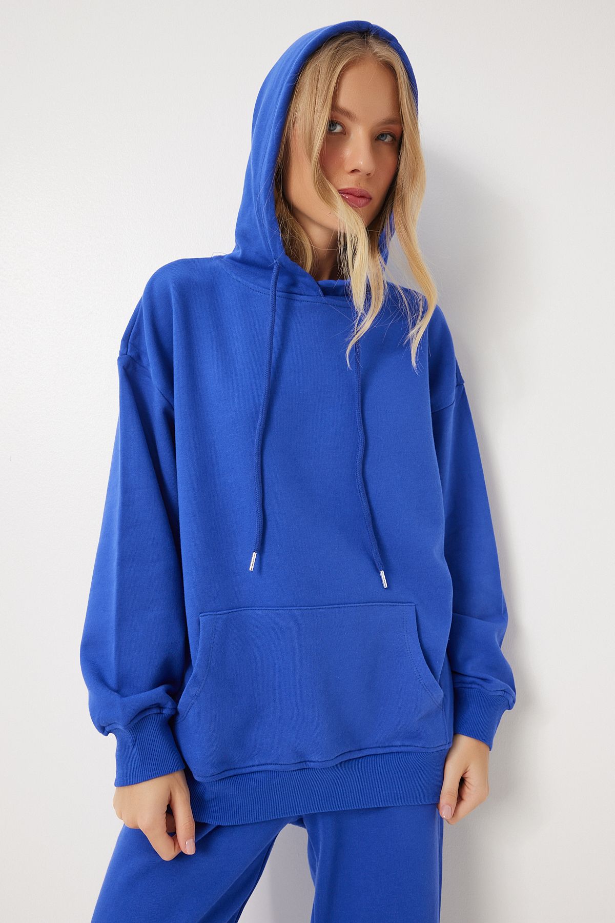 Sweatshirt jogger with women blue hooded.