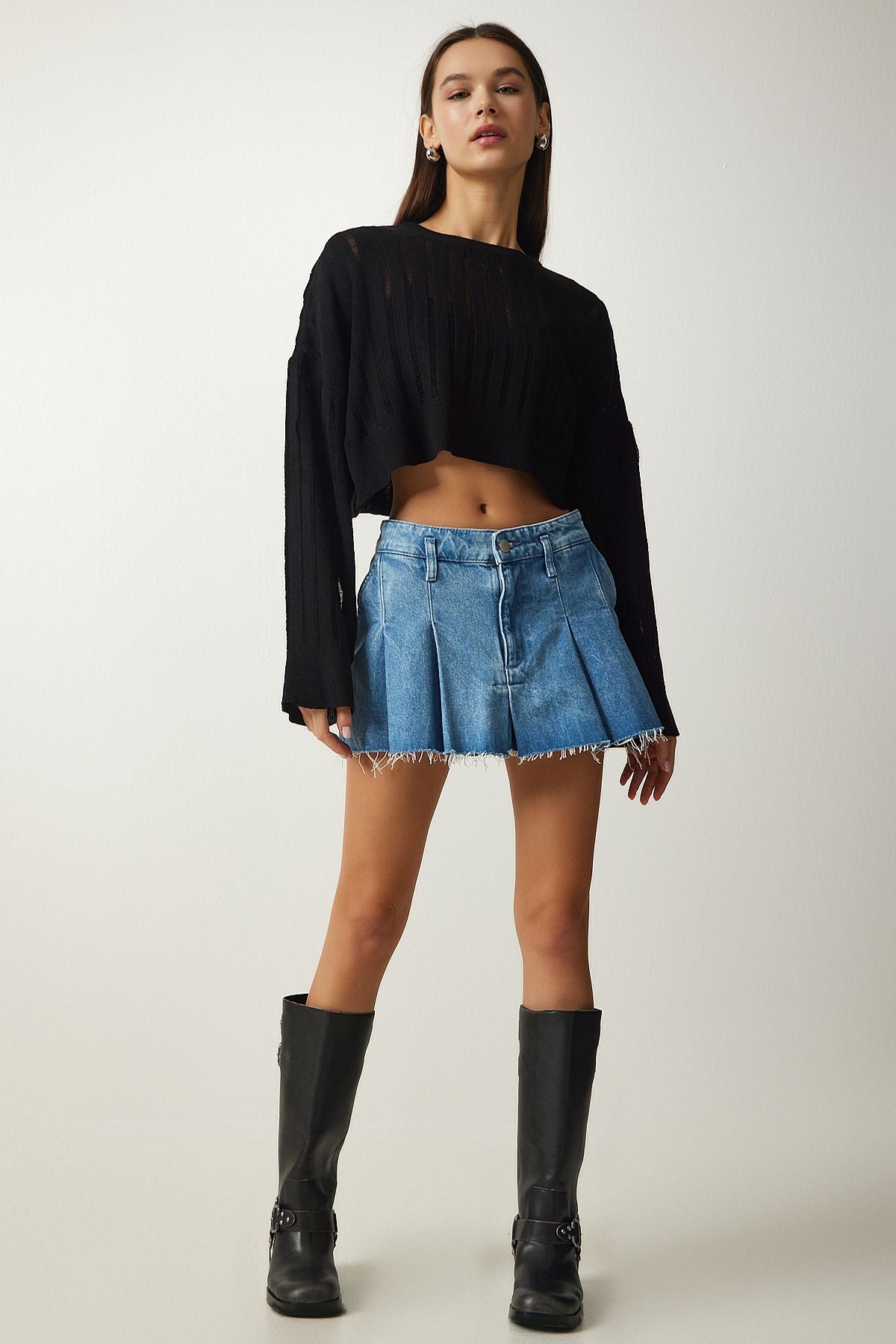 Female Black Outside Crop Triko Sweater MT00147