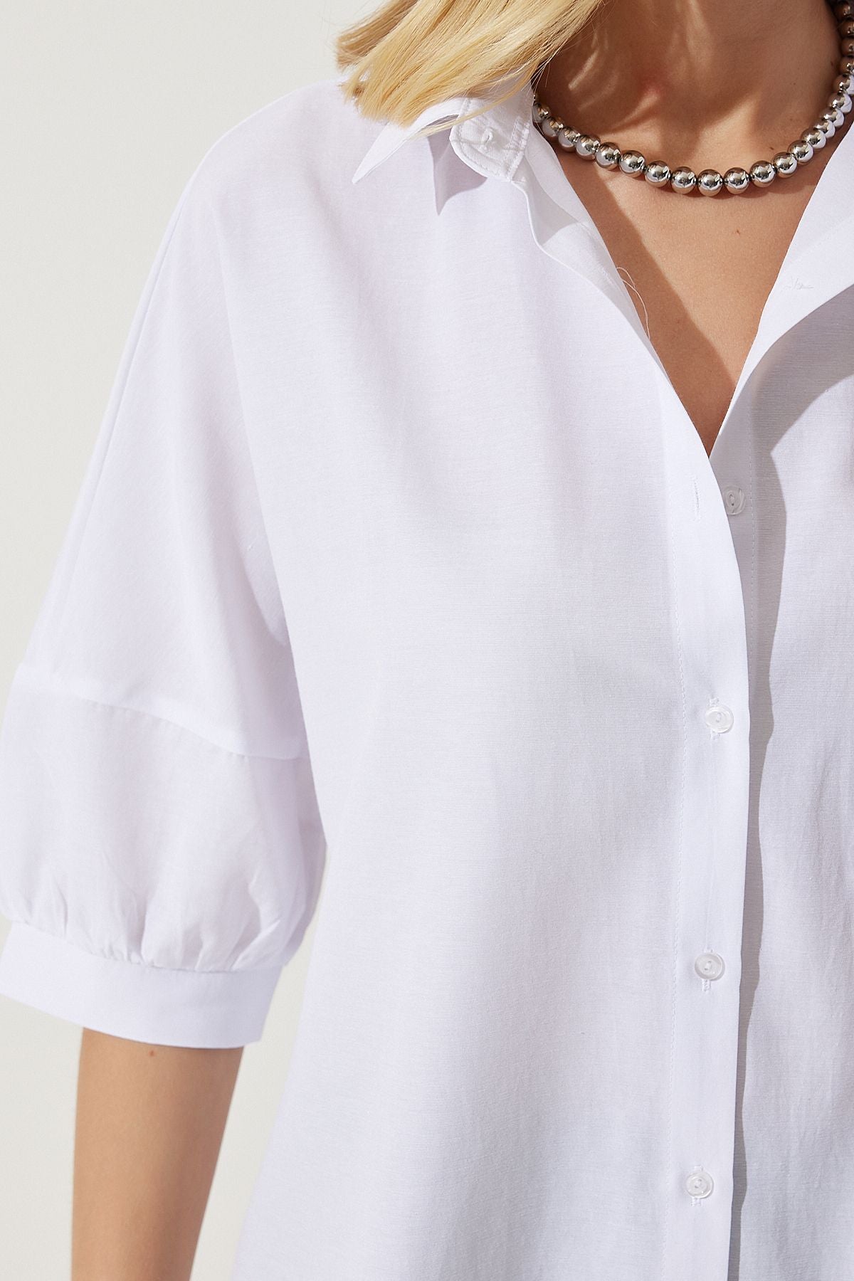 Woman White Balloon Sleeve Poplin Shirt DD01308