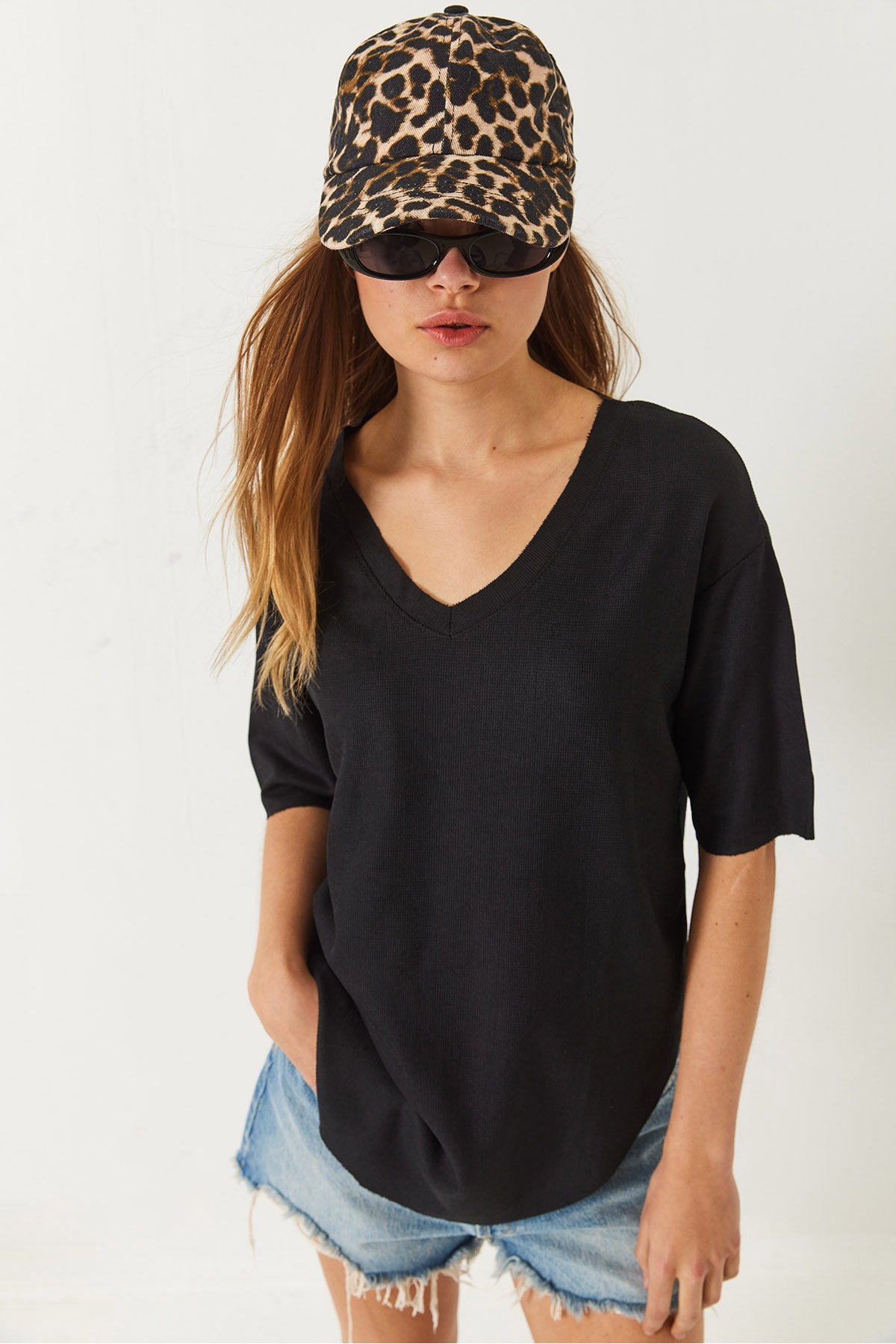 Women's V-Neck Oval Cut Wrinkled Basic T-Shirt 60261484