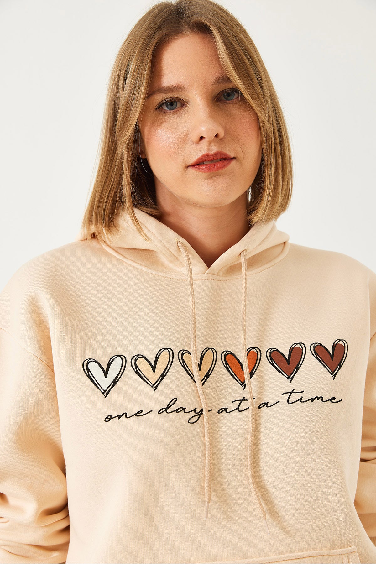 Women's Three Thread Raster Colored Heart Printed Hooded Sweatshirt MBHS025 60601025