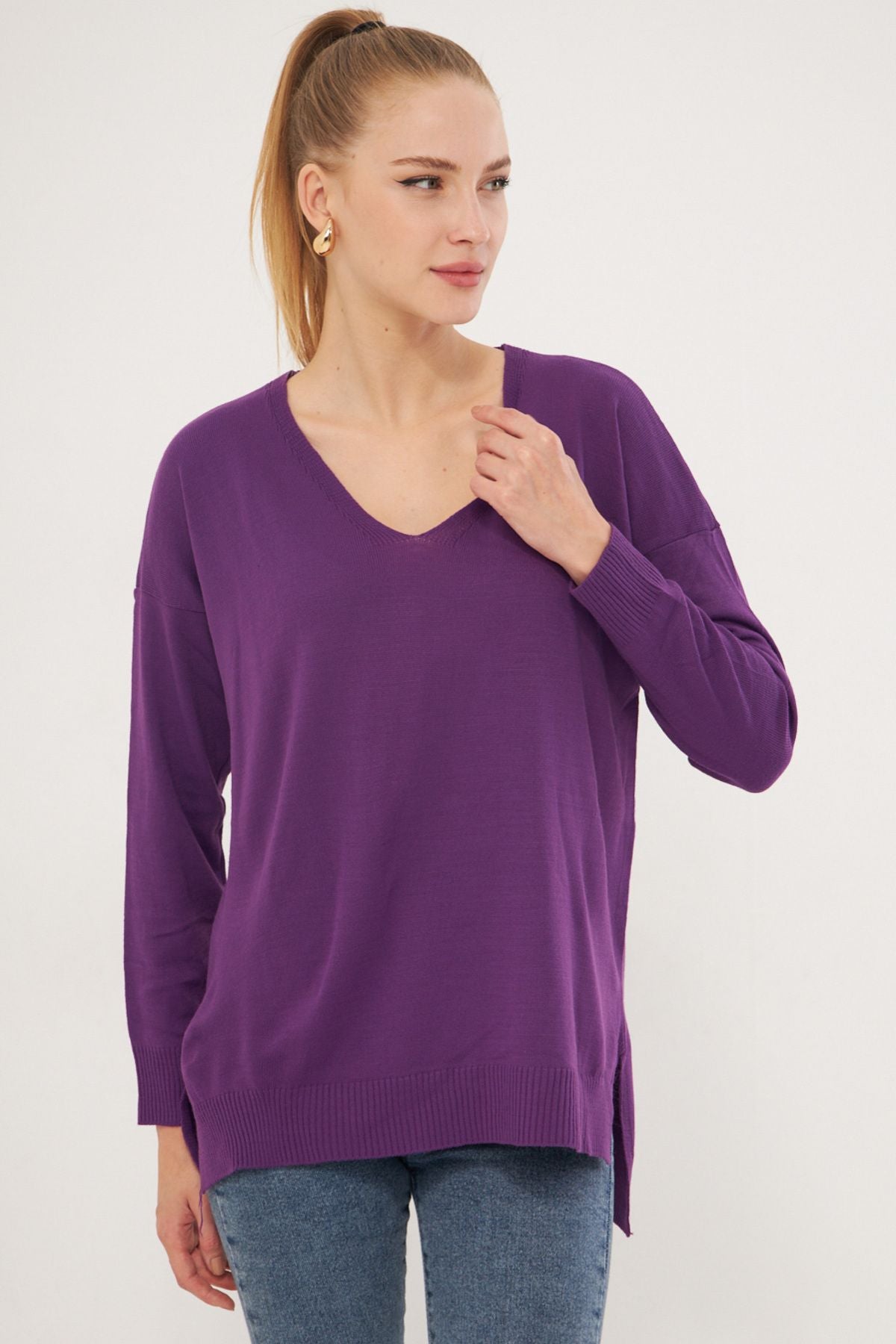 Woman Purple V-Yaka front short back long knitwear sweater ARM-22Y012013