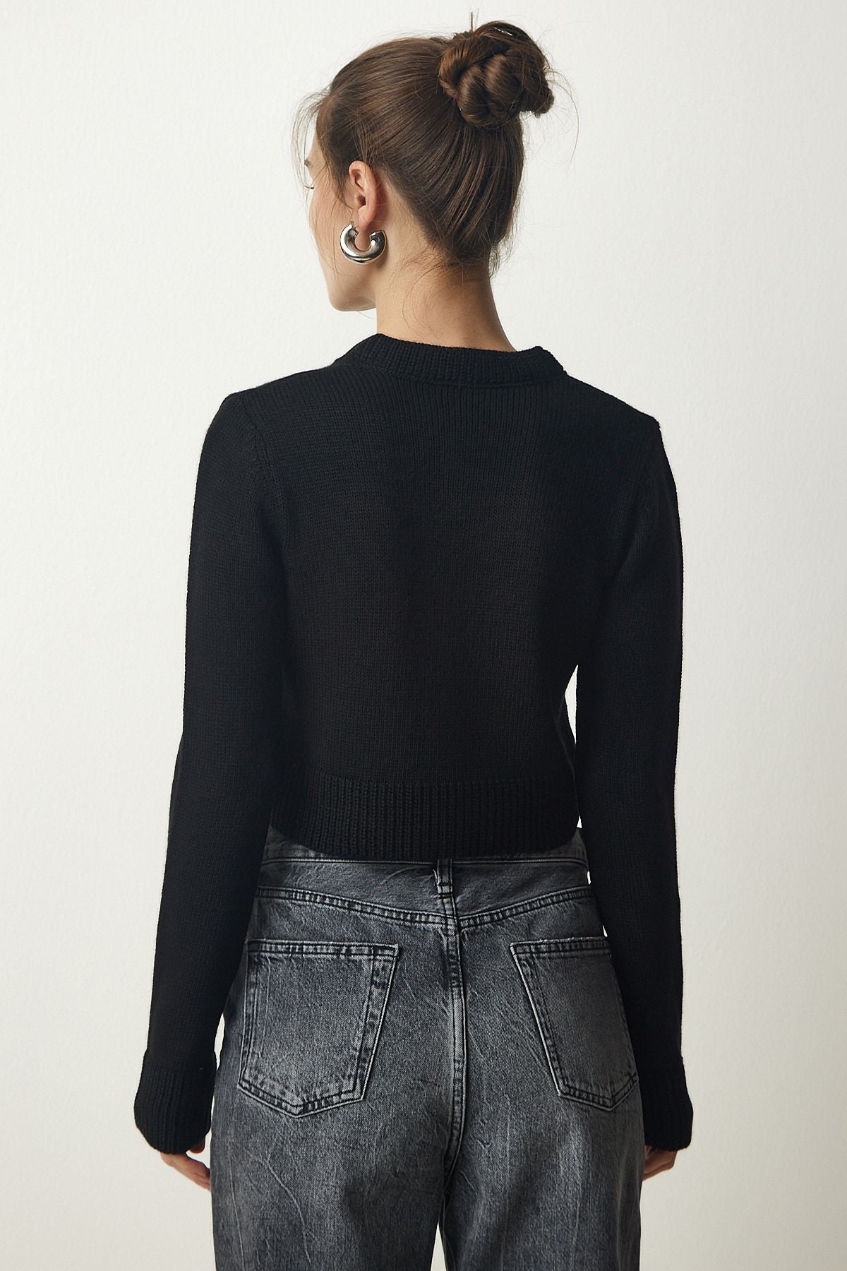 Female Black V -Neck Crop Knitwear sweater PF00040