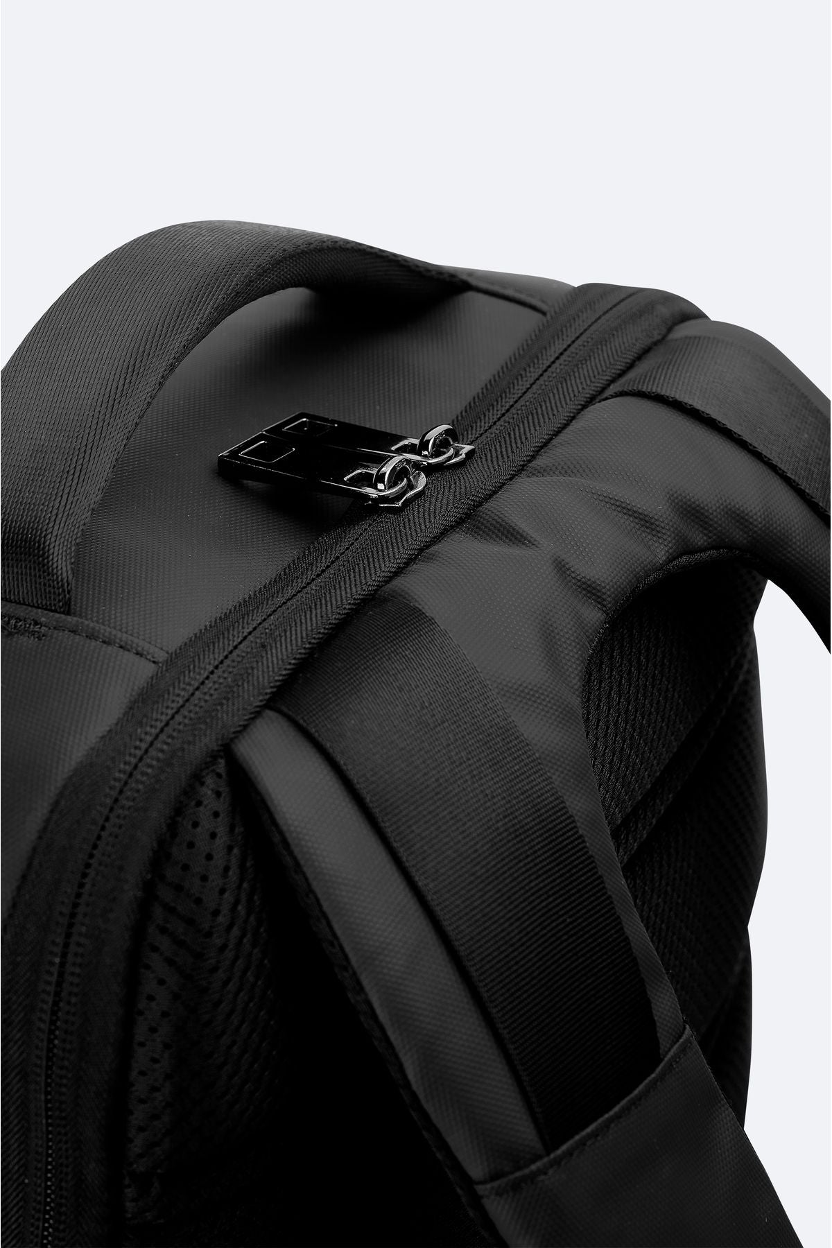 Men's anthracite USB cable input shell backpack A42y9131