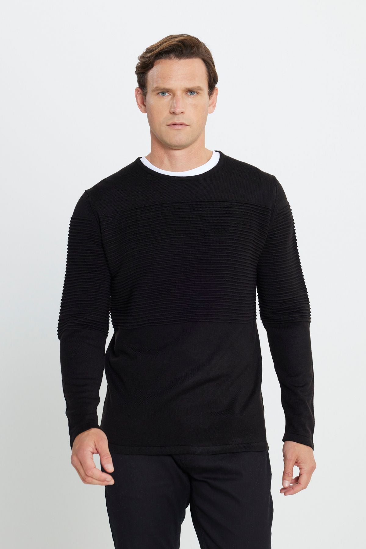 Men's black anti-pilling featured standard fit bicycle collar textured knitwear sweater