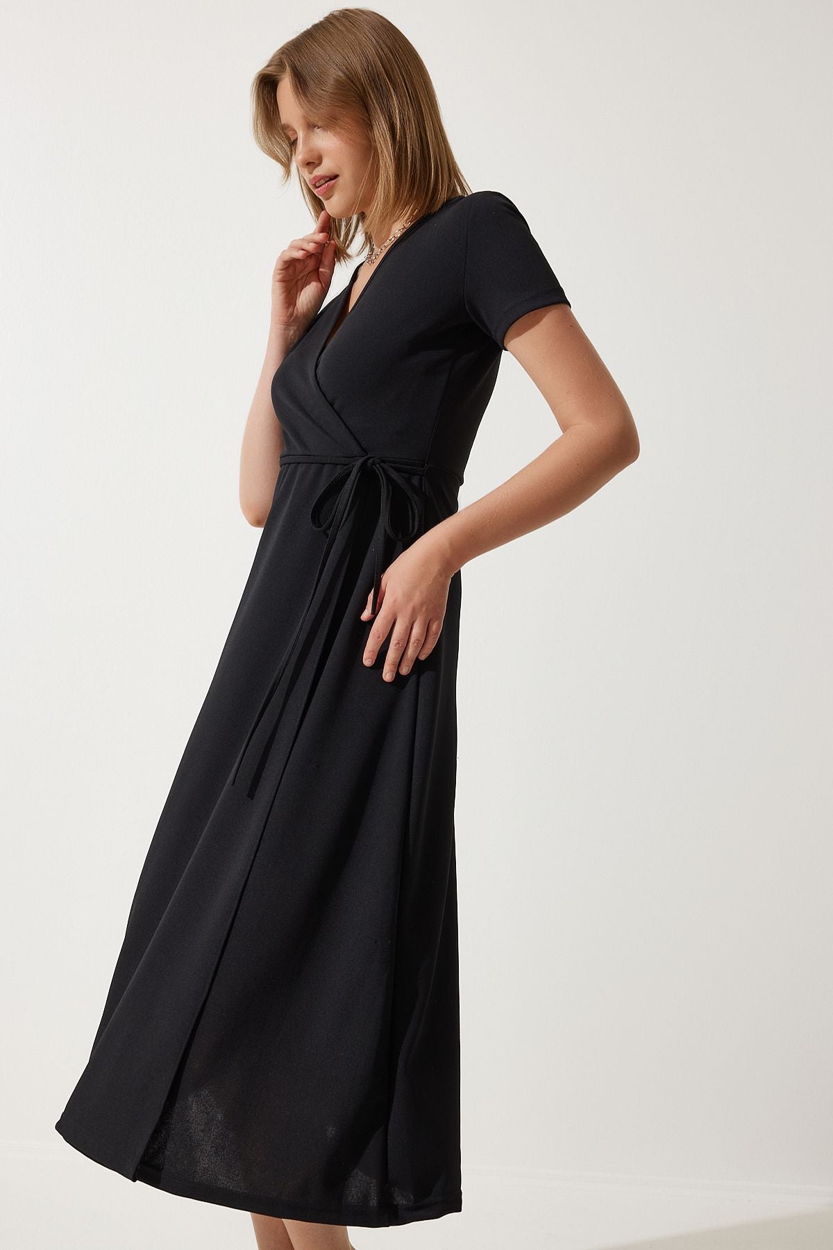 Woman Black V -Neck Anvelop Midi Knitting Dress to00134