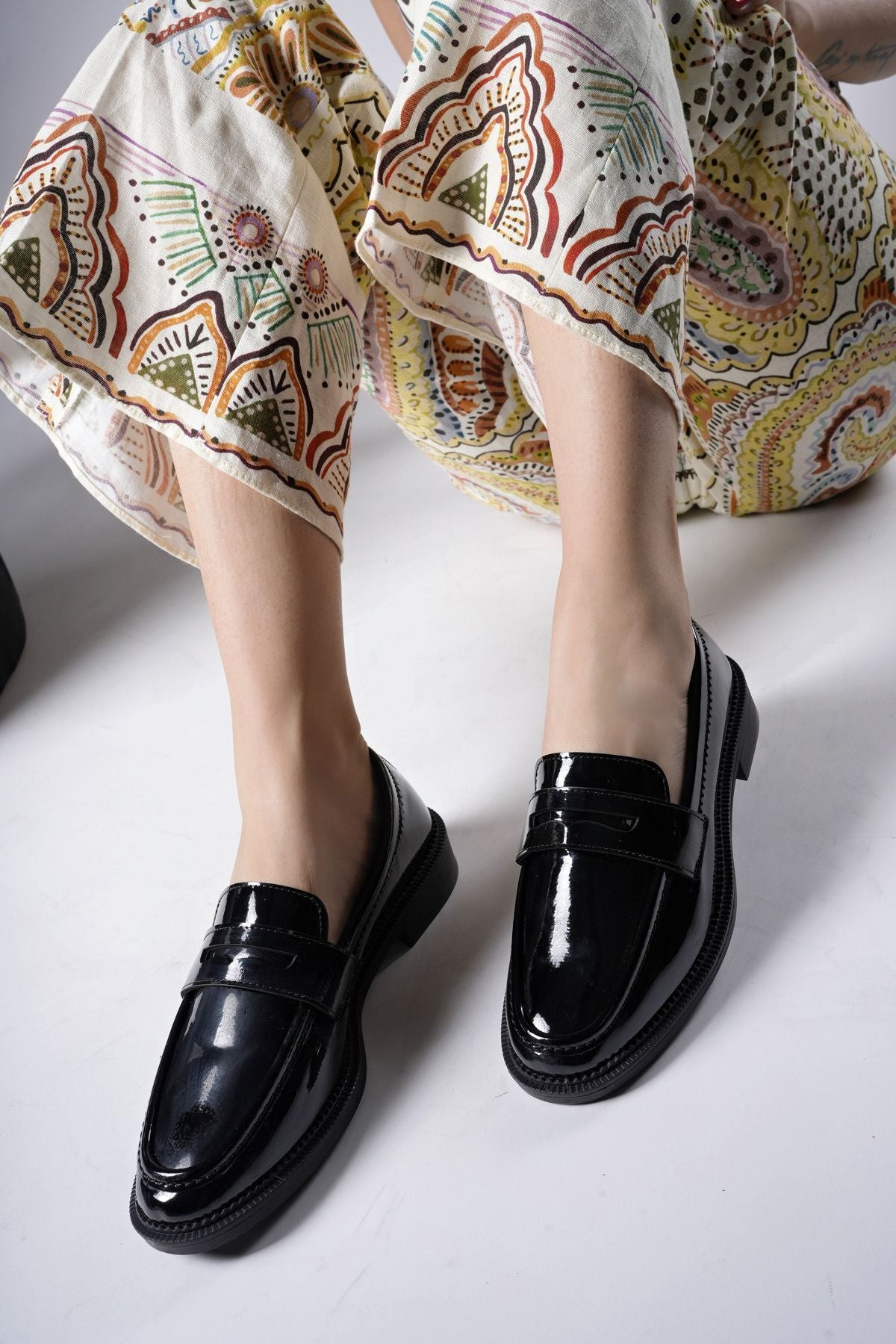 Woman Loafer 0012100 Black wrinkle patent leather