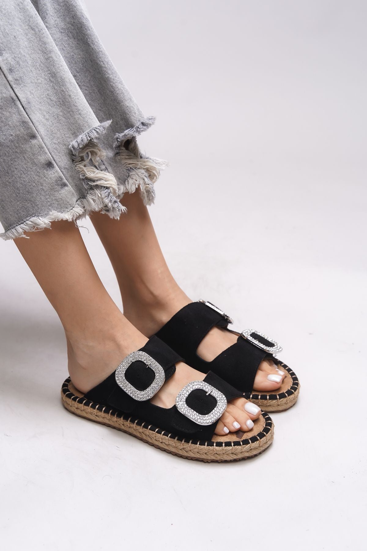 JEHMYTHE WOMEN'S Slippers 00122301 Black
