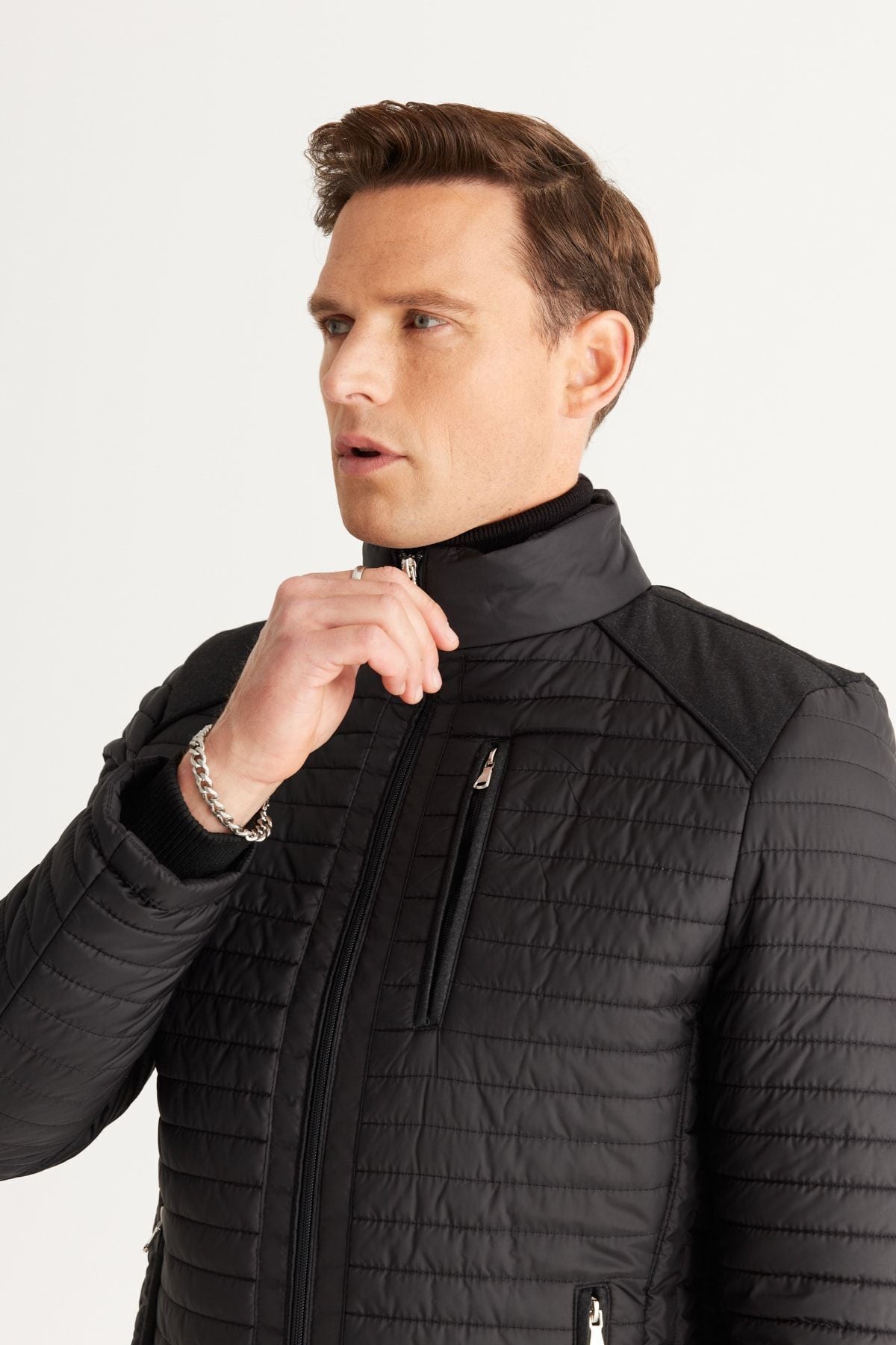 Men's black standard fit normal cut upright collar shoulder shoulder detailed winter coat