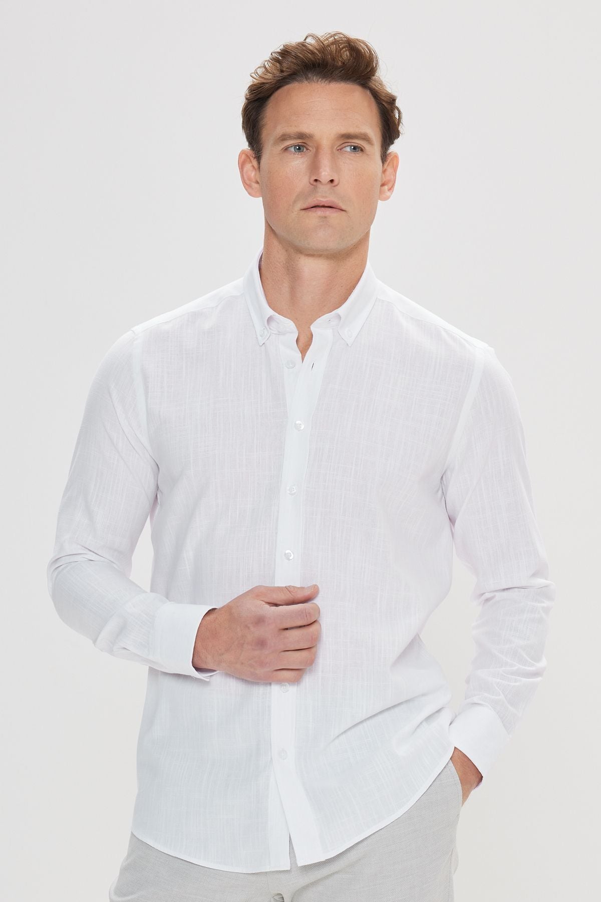 Men's white 100 %cotton breathing fabric pennant Oxford slim fit button collar shirt