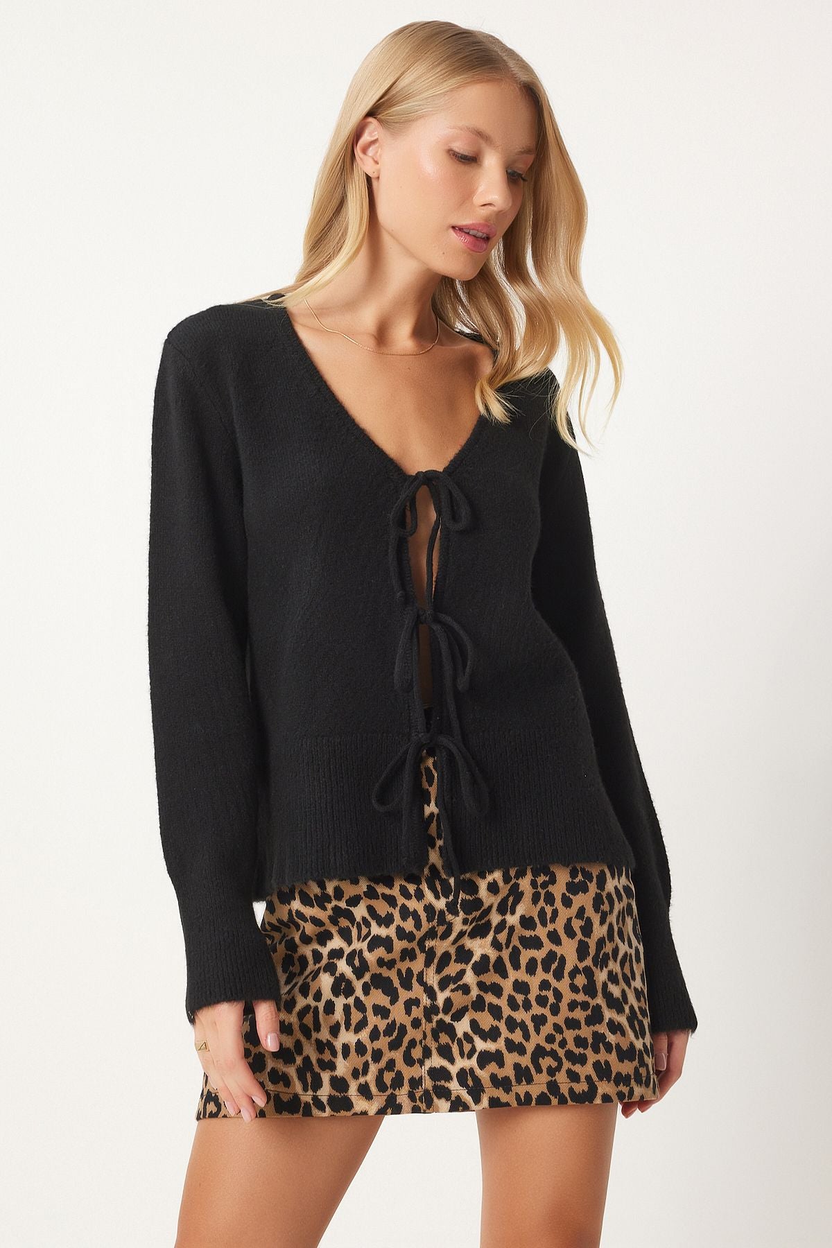 Female Black V -Yaka Bow Title Triko Cardigan PF00091