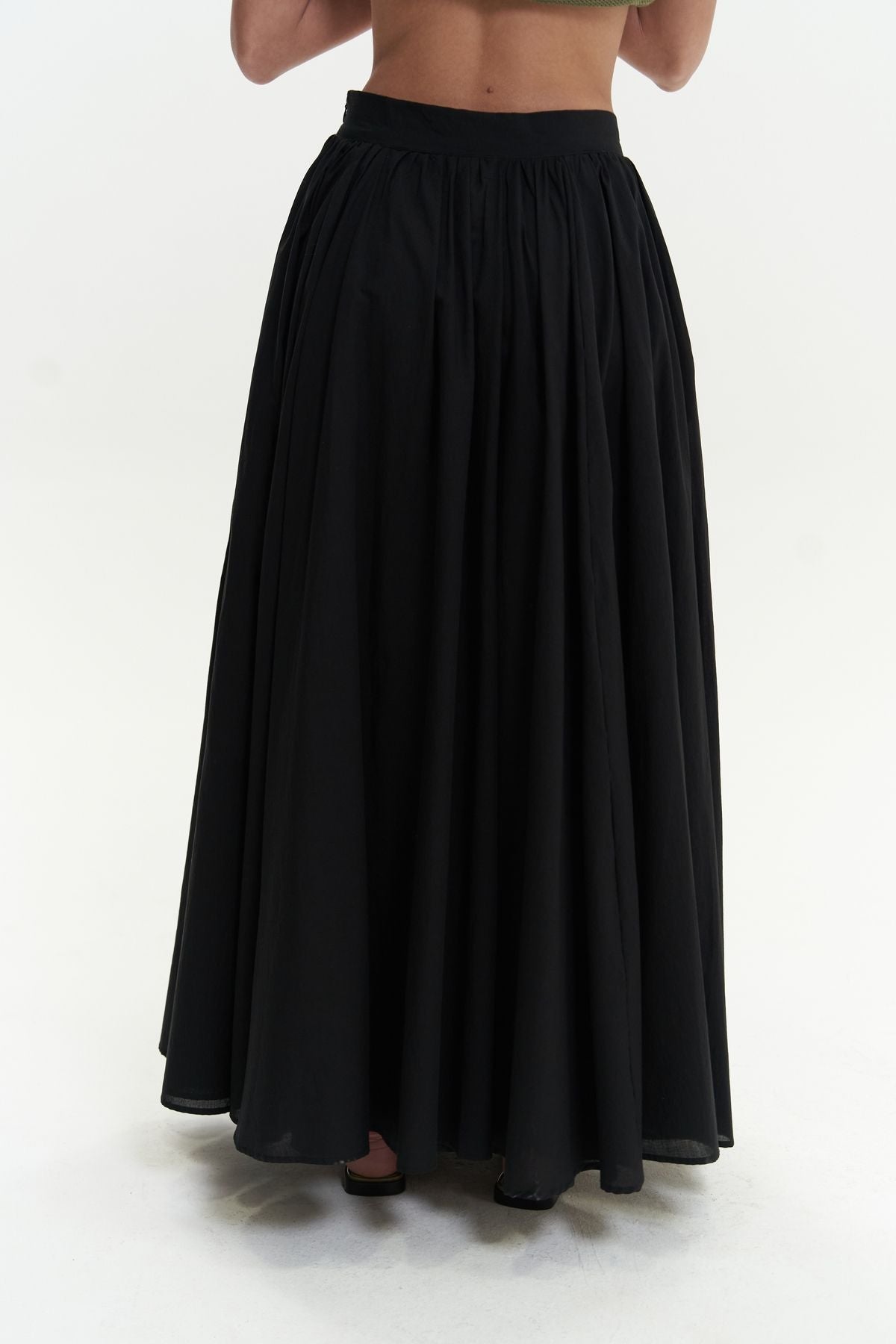 Faylinn long black skirt with pleated