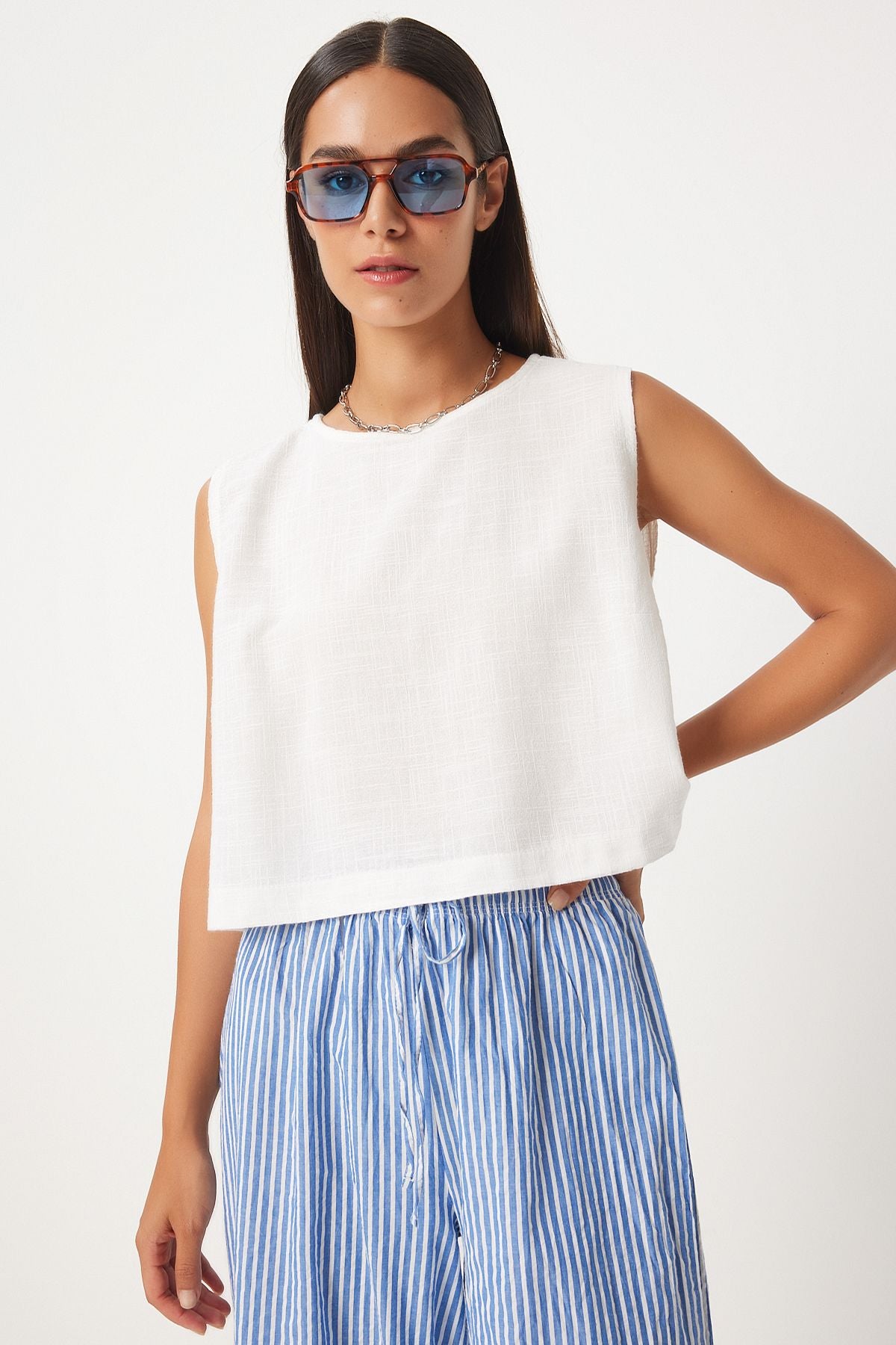 Woman White Sleeveless Linen Blouse GP00008