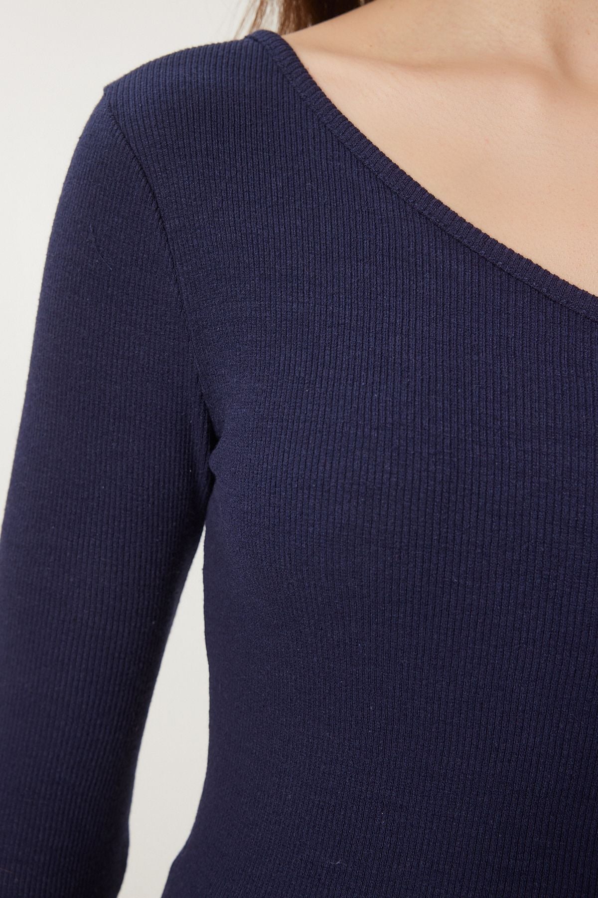 Woman Navy blue open shoulder wick knitted blouse TG00011