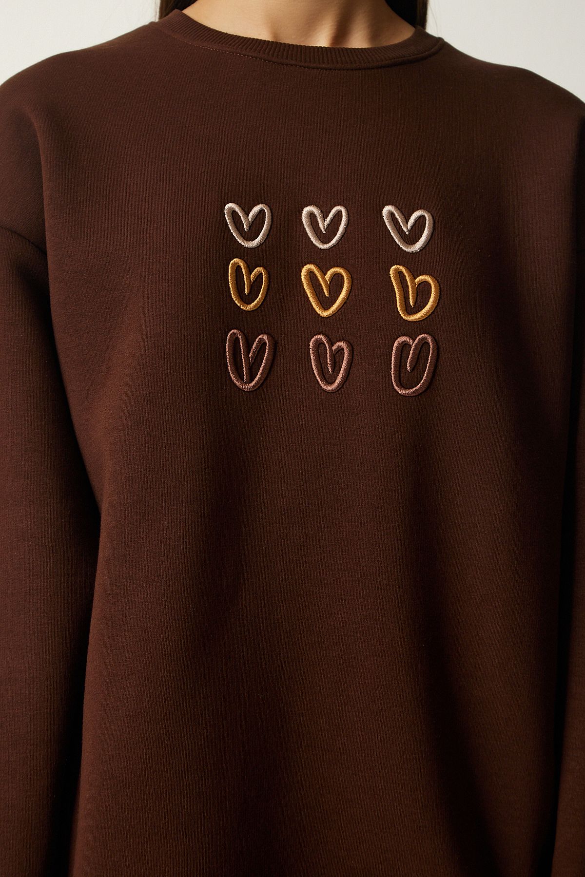 Woman Brown Heart Embroidery Sweatshirt OW00004