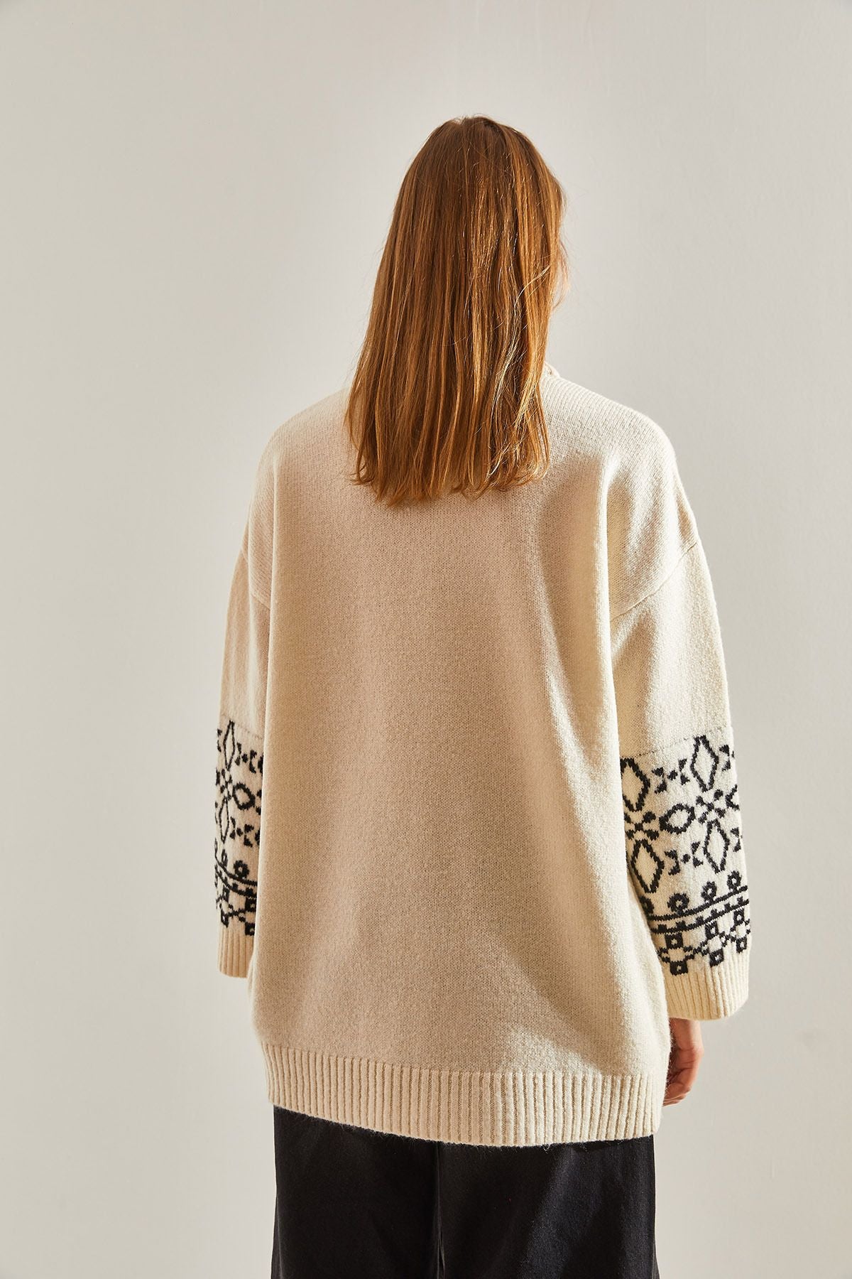 Women's arms patterned knitwear sweater