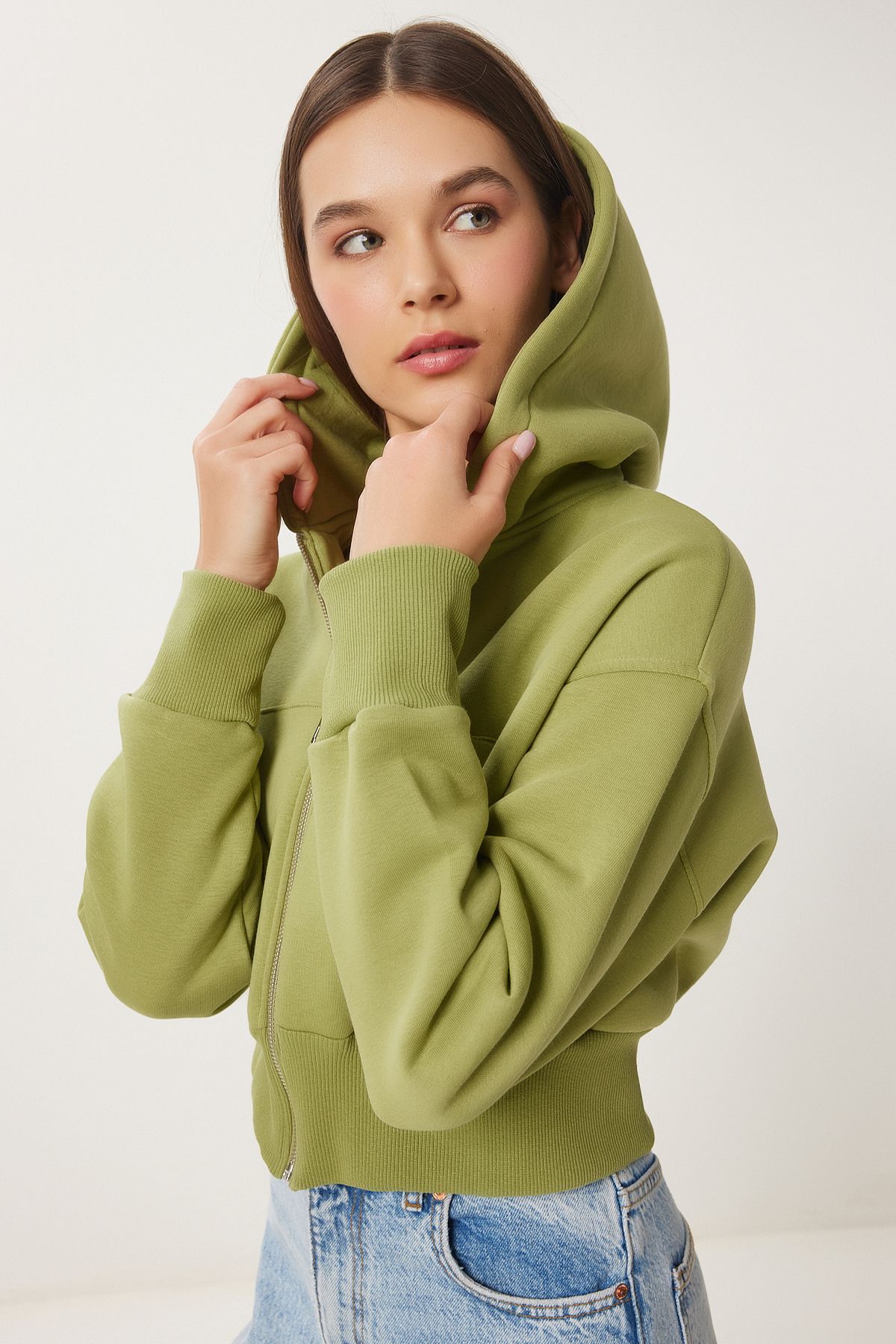 Female peanut green hoods