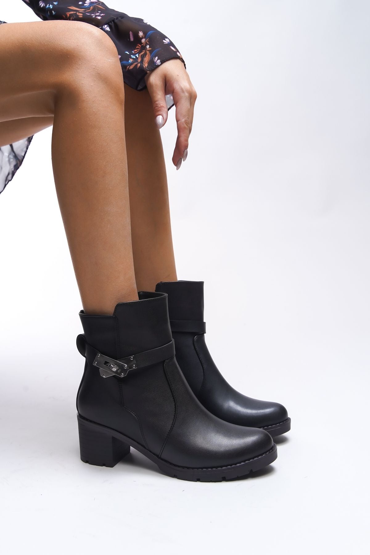 Iverolia Key Detailed Heels Bot 0012790 Black Skin