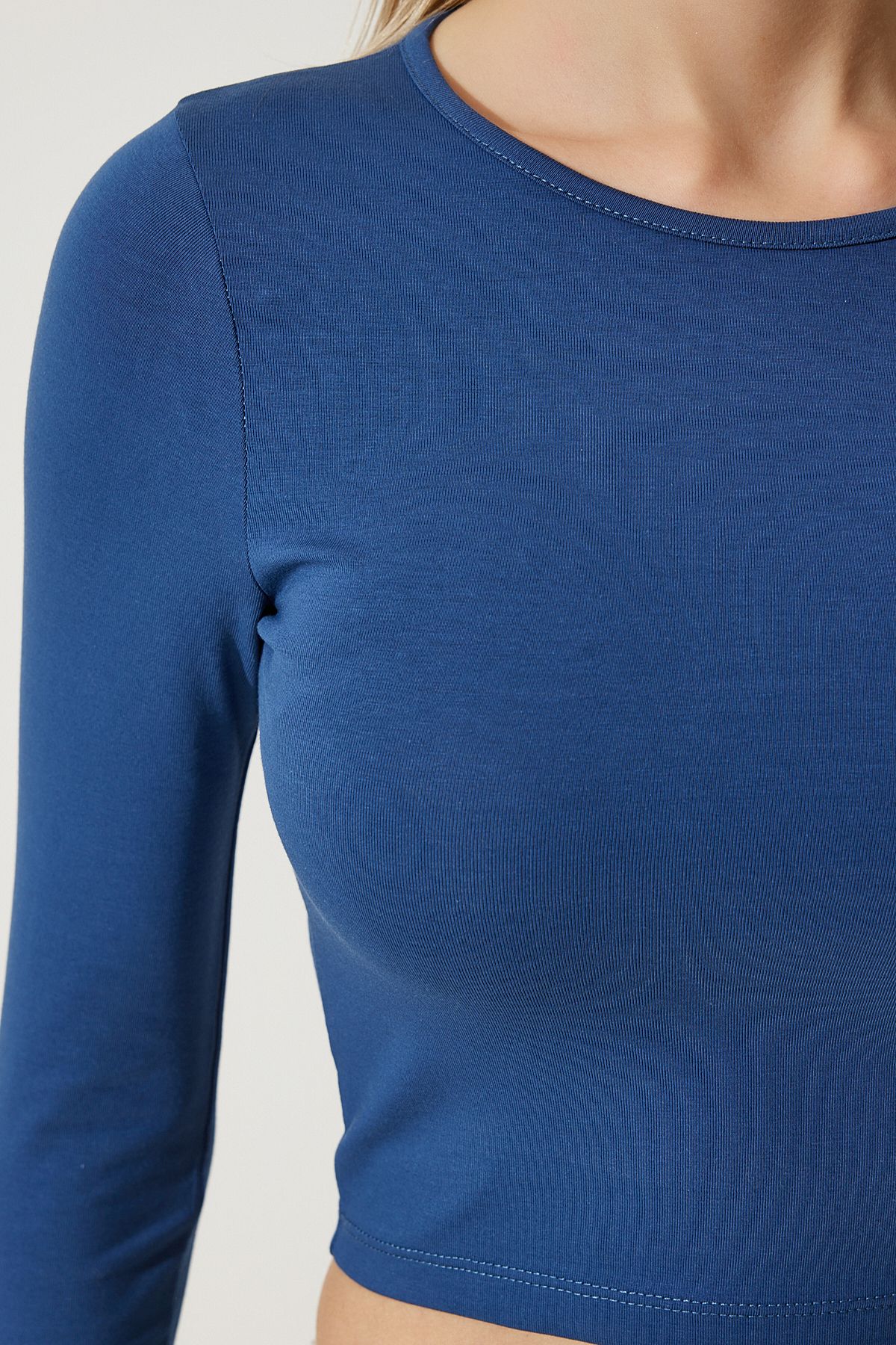 Woman White Indigo Blue Bicycle Collar Basic 2 Plop Crop knitted blouse OW00035