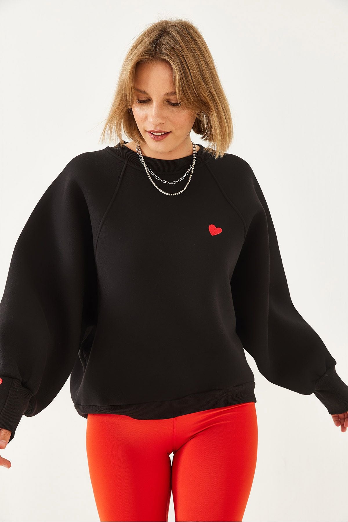 Kadın Bisiklet Yaka Kalp Nakışlı Üç İplik Şardonlu Sweatshirt 60251933