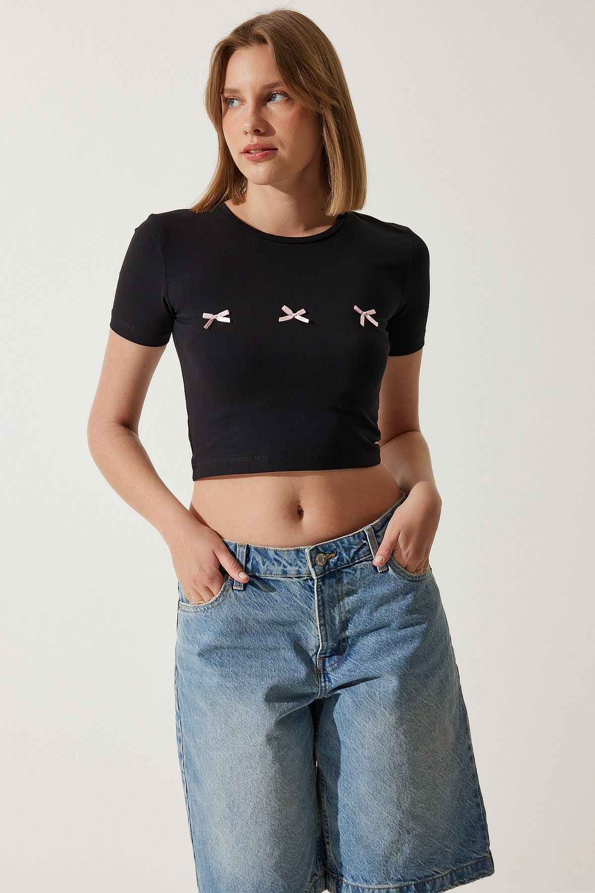 Female Black Bow Detail Crop T-Shirt MC00279