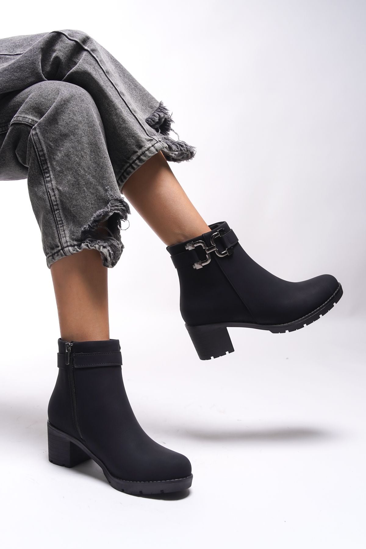 Libthana Women's Chain Detail Heels Bot 0012725 Matte Black