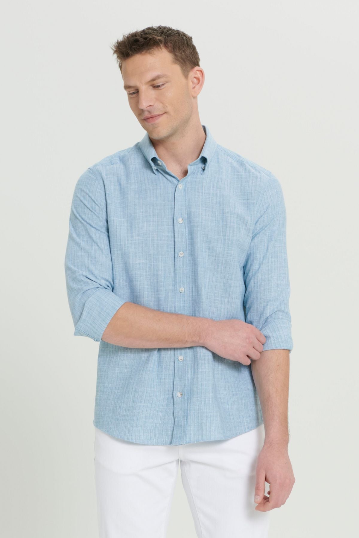 Men's green 100 %cotton slim fit narrow cut hidden buttoned collar linen -looking flalam shirt