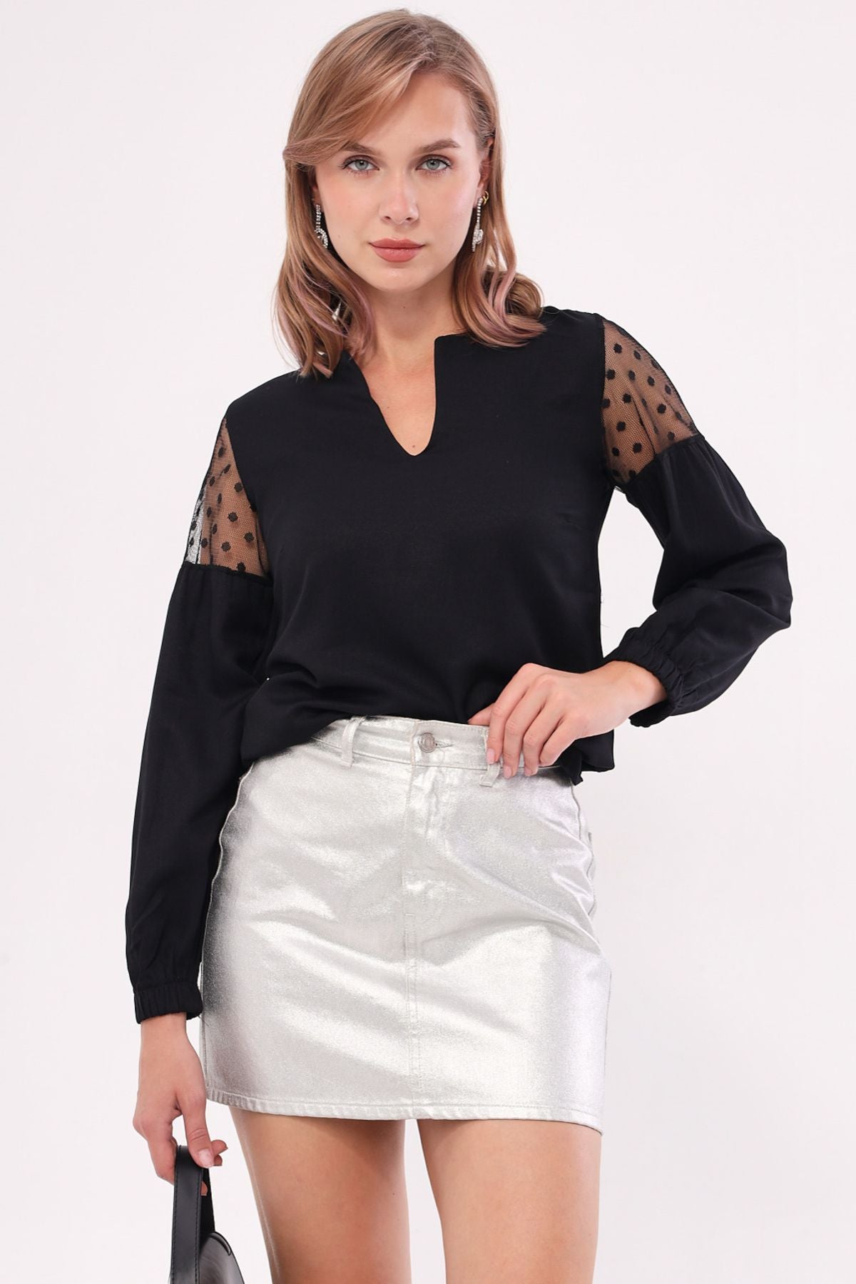 Female black V-neck arm tulle balloon blouse ARM-20K001038