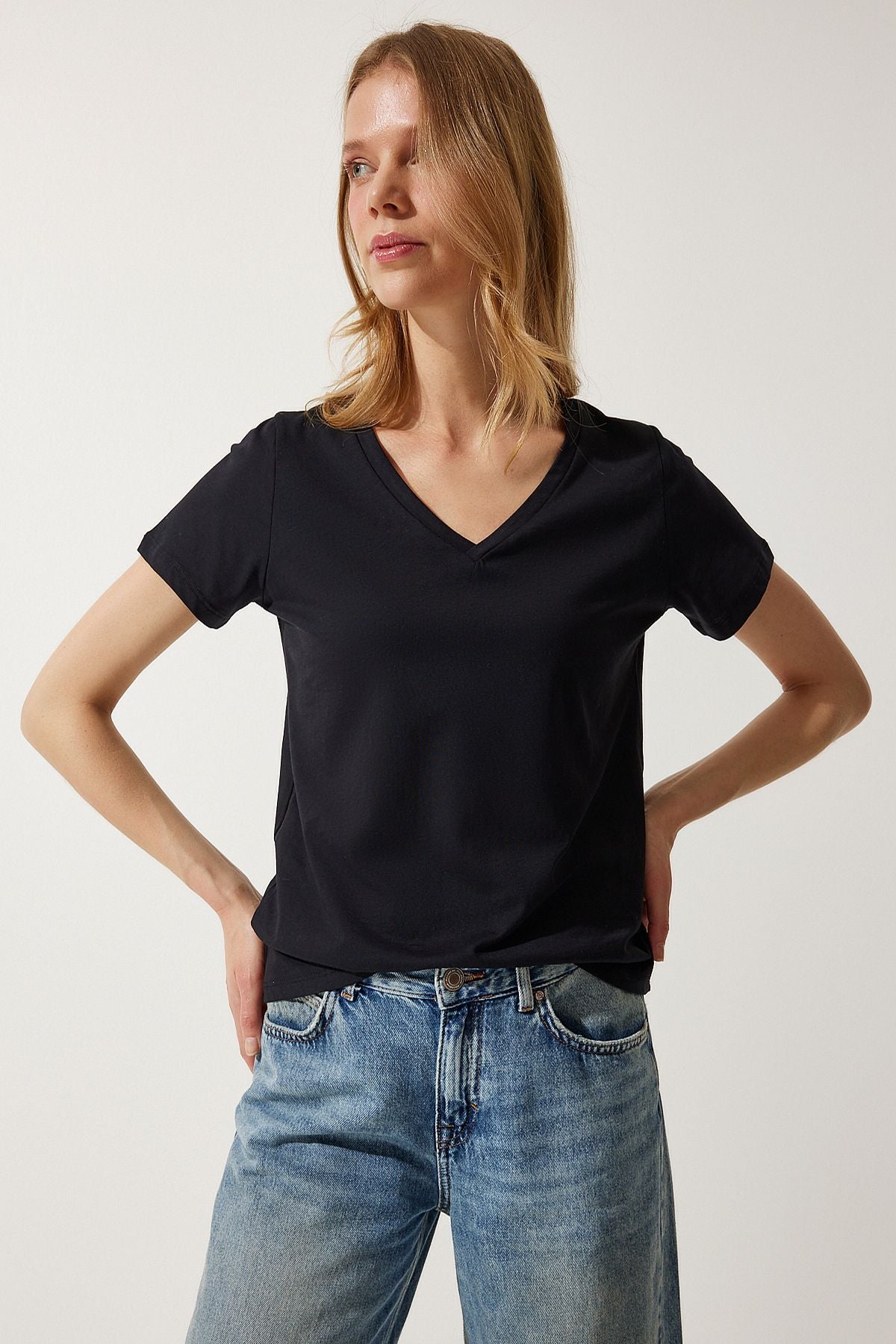 Woman Black V-Neck Basic Knitting T-Shirt UB00261