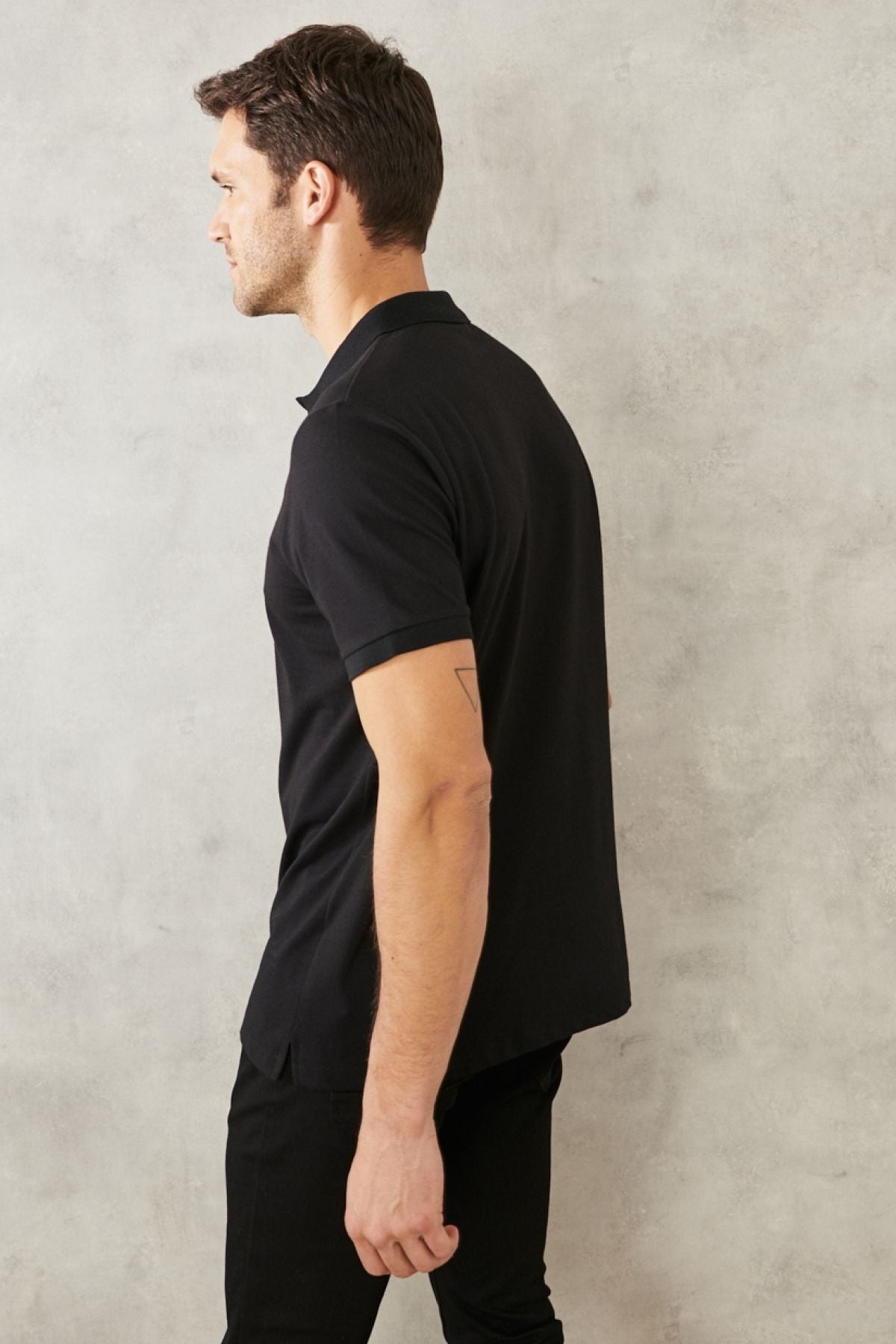 Men-Plugging Cotton Fabric Slim Fit Narrow Cutting Jet Black Curled Polo Yaka T-shirt