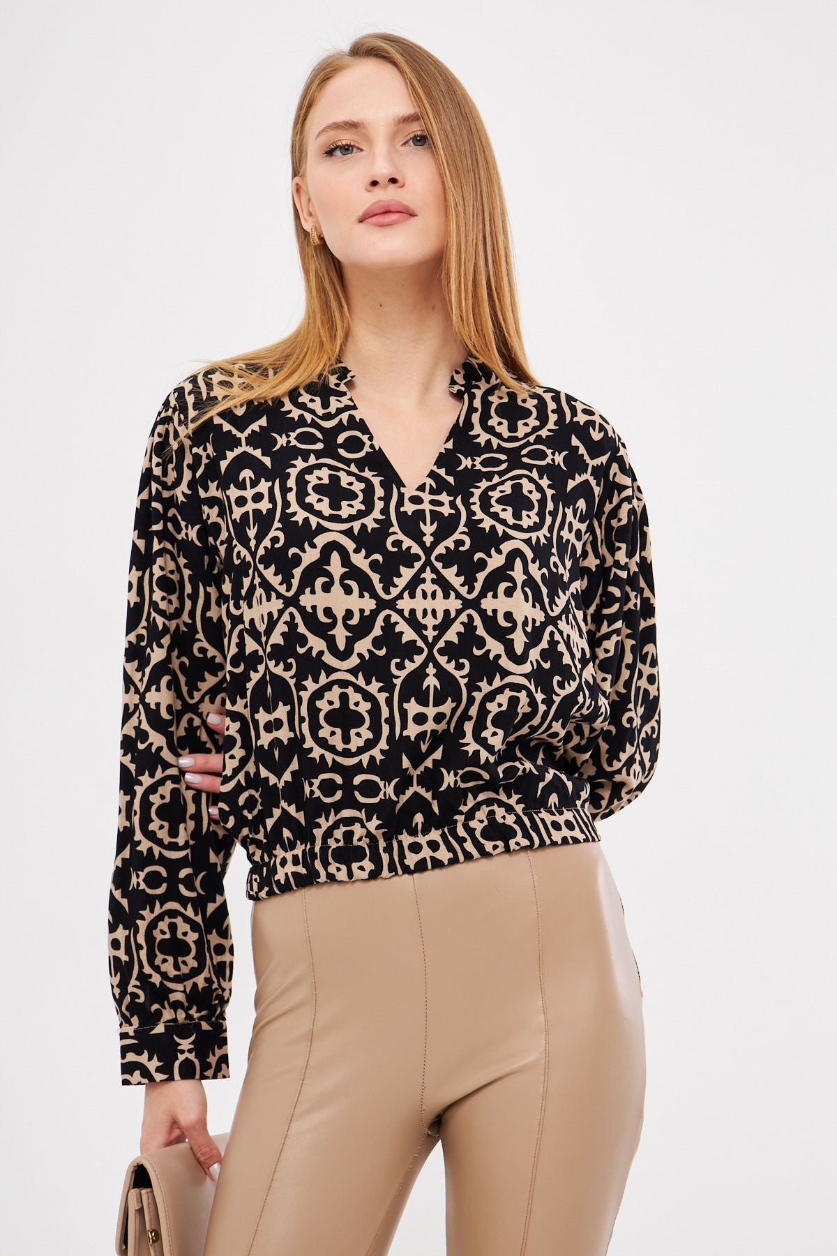Female mink V-neck collar Pile Detailed Waist Waist Bluke Blouse ARM-25K001003