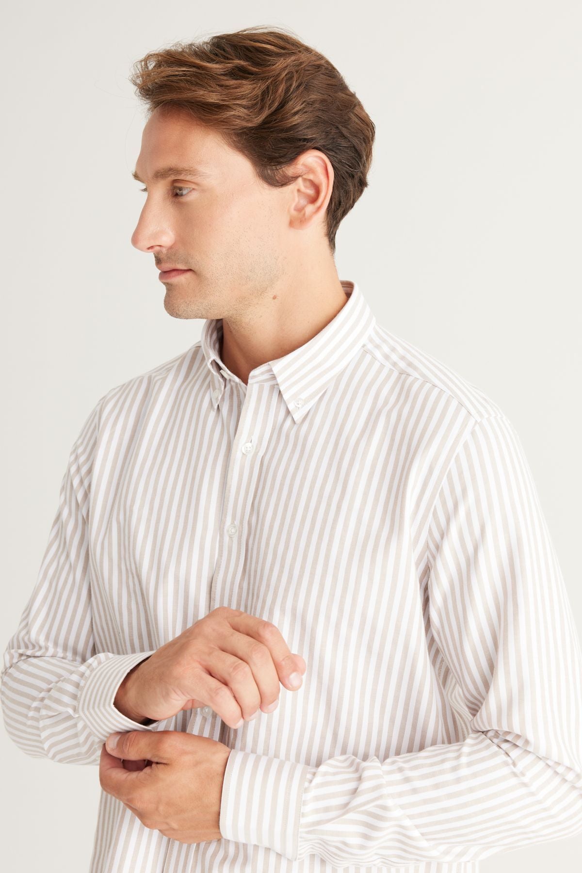 Men's beige-white slim fit narrow cut buttoned collar cotton striped shirt