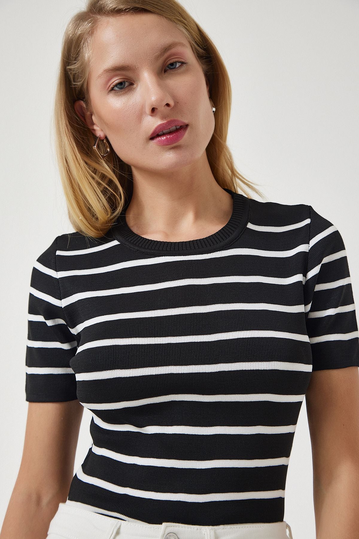 Women's black bike collar striped knitwear blouse OW00033
