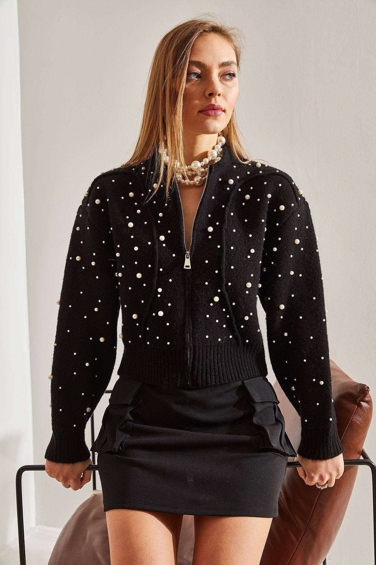 Female pearl stone embroidered knitwear cardigan