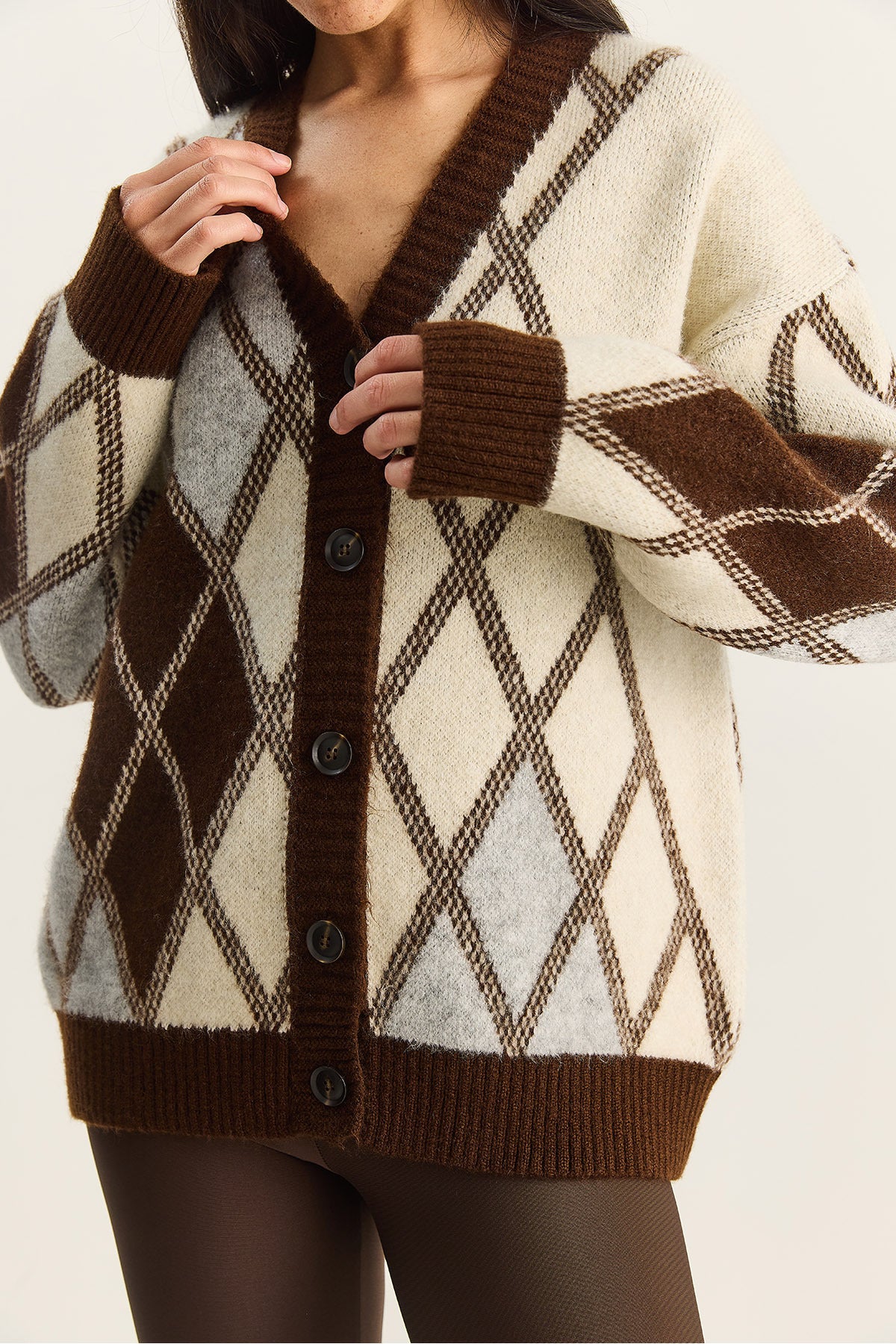 Women's V-Neck Buttoned Diamond Patterned Cardigan 20258052