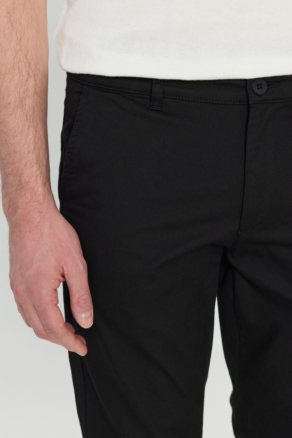 Men's black cotton slim fit narrow cut side pocket flexible casual pants
