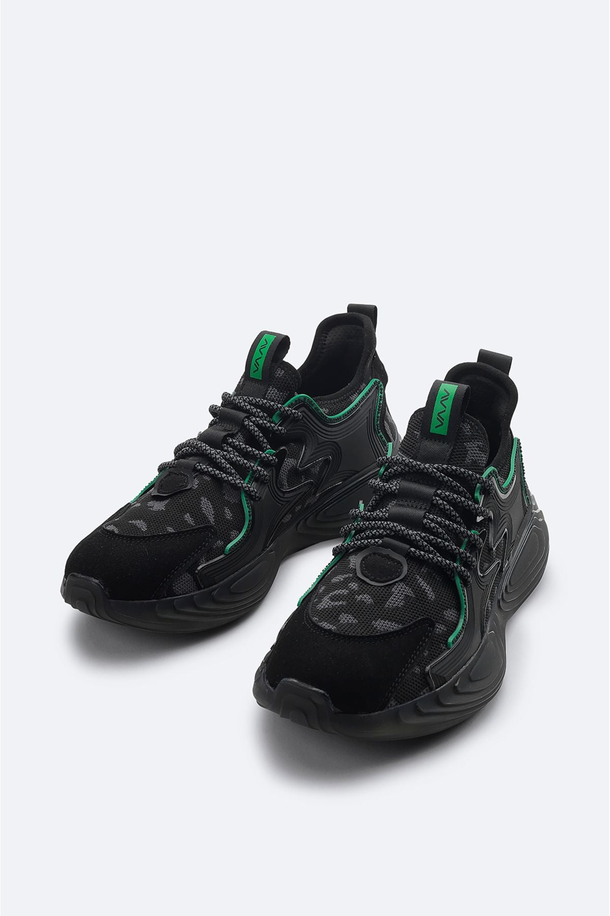 Men's black flexible floor sneaker shoes A32y8003