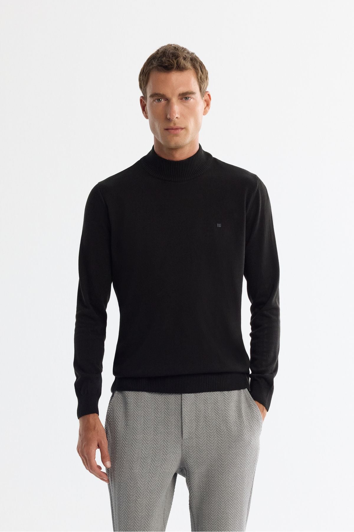 Men's black half -fisherman collar -free knitwear sweater E005001