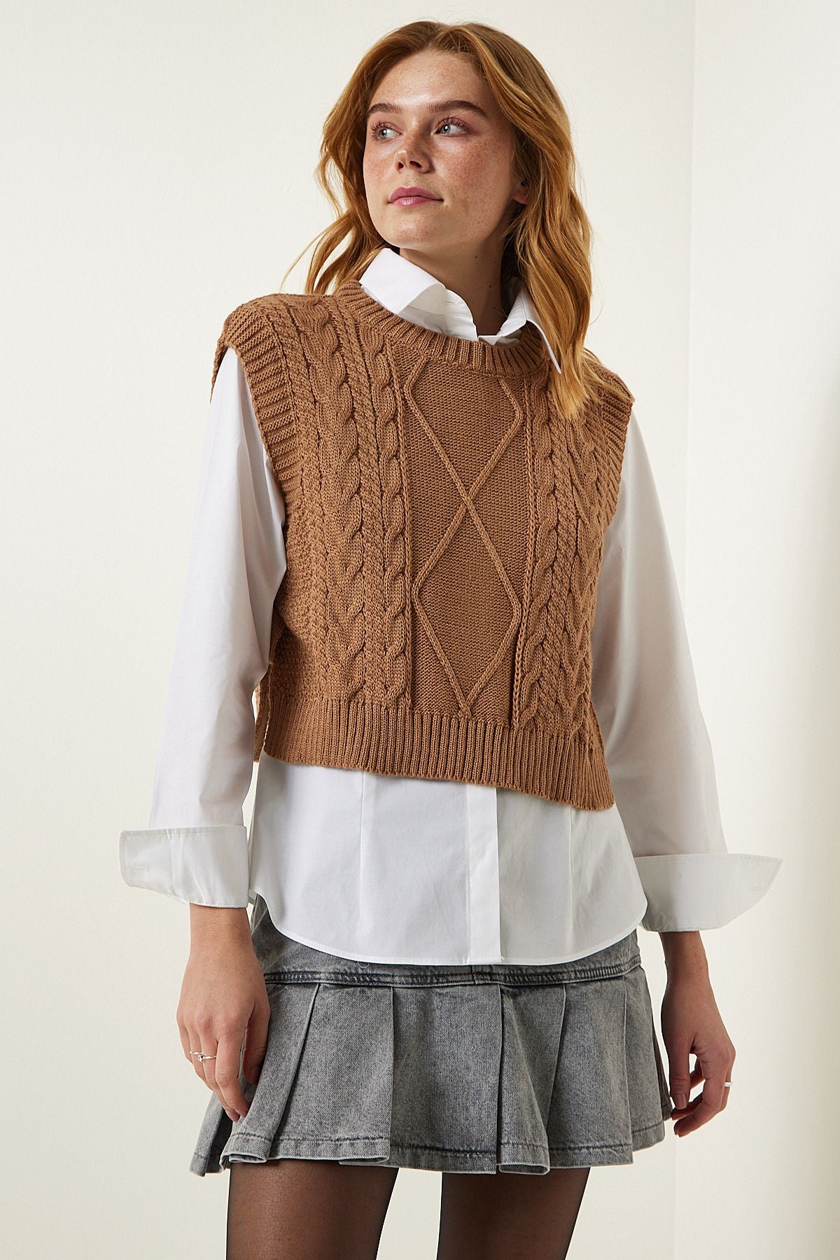 Female biscuit motif connected Crop knitwear sweater MW00131