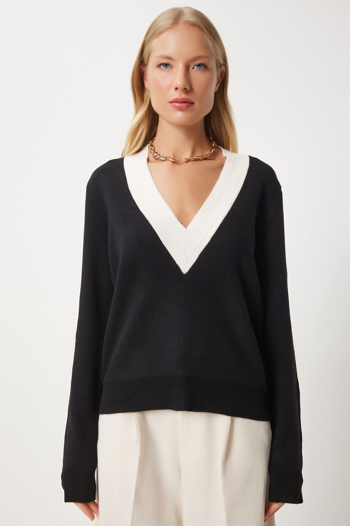 Female Black Contrast V -Yaka Knitwear Sweater US00924