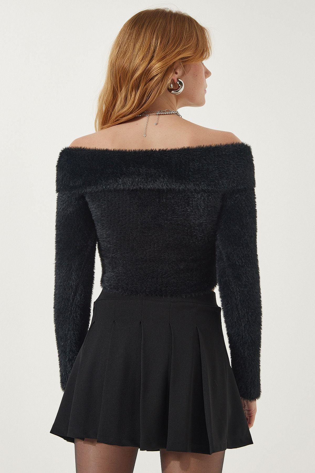 Female black cross -collar beard Crop knitwear sweater MT00148