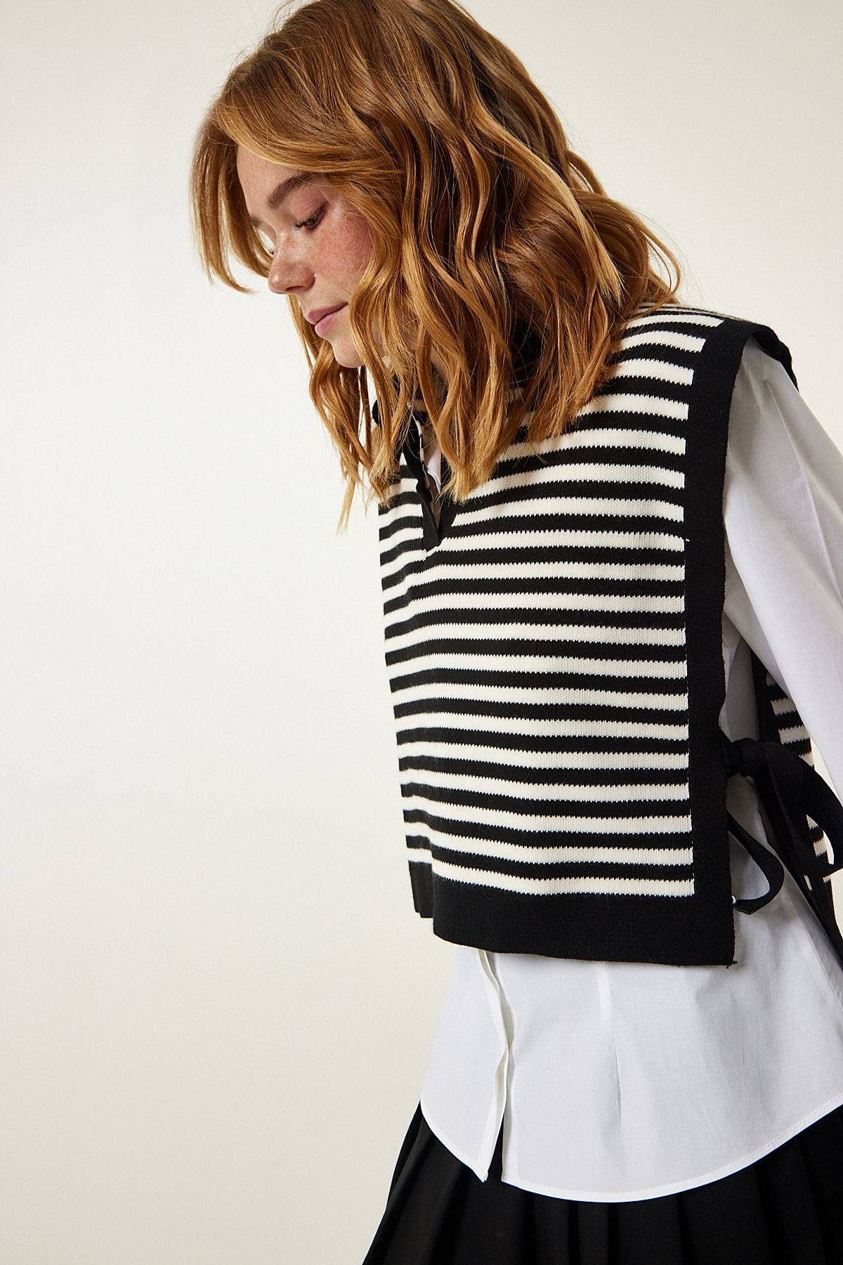 Female Black Tied Crop Triko Süveter MT00149